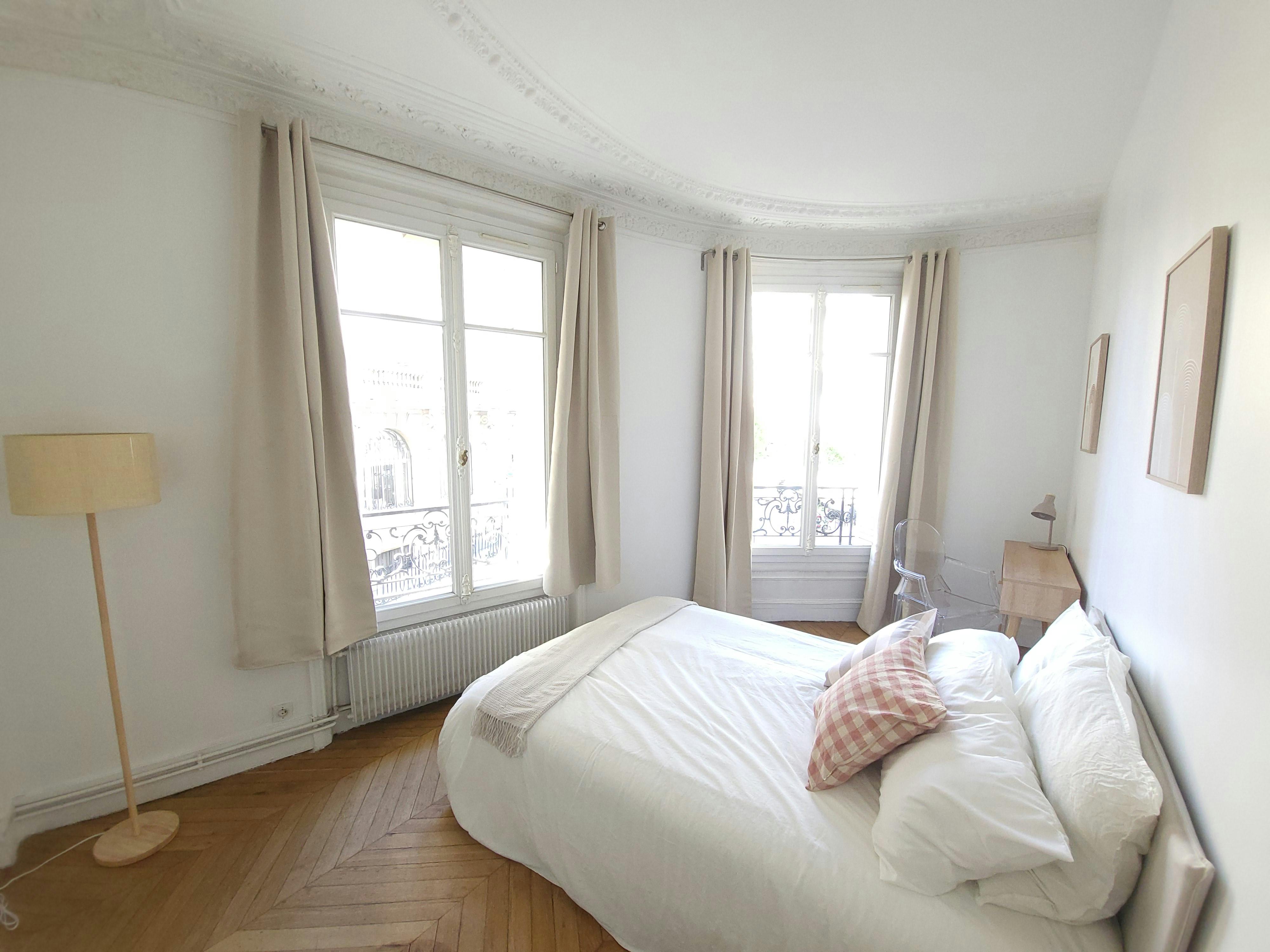 Rue des Saussaies, Paris preview