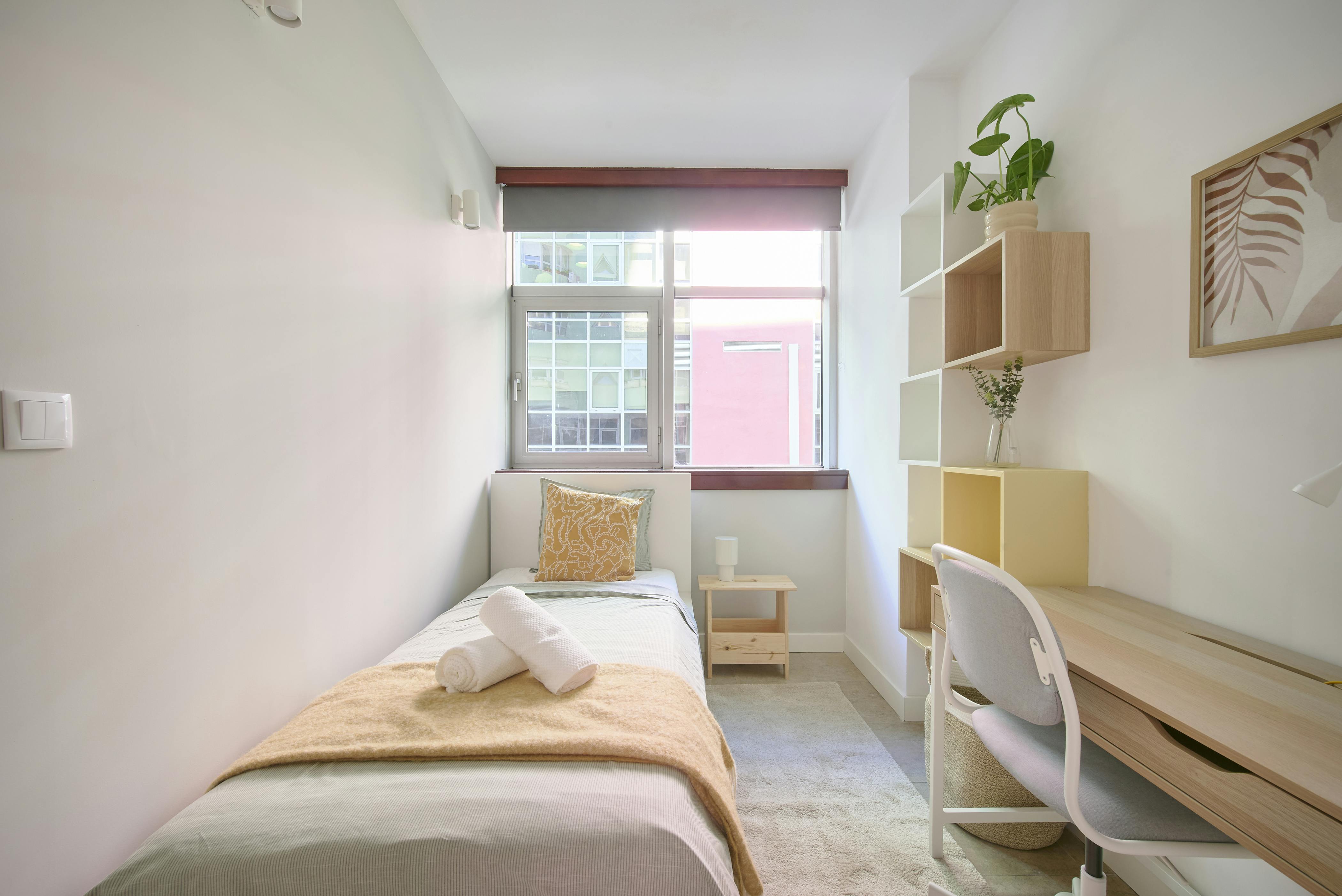 Private room for rent for €490 per month in Lisbon, Rua Américo Durão