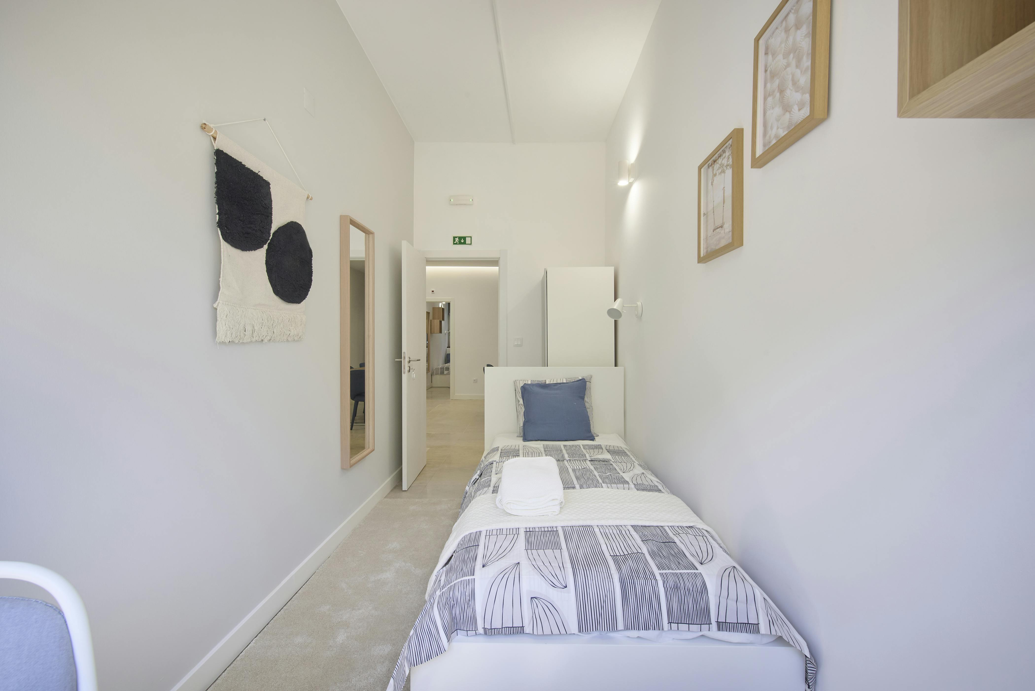 Private room for rent for €400 per month in Lisbon, Rua Américo Durão