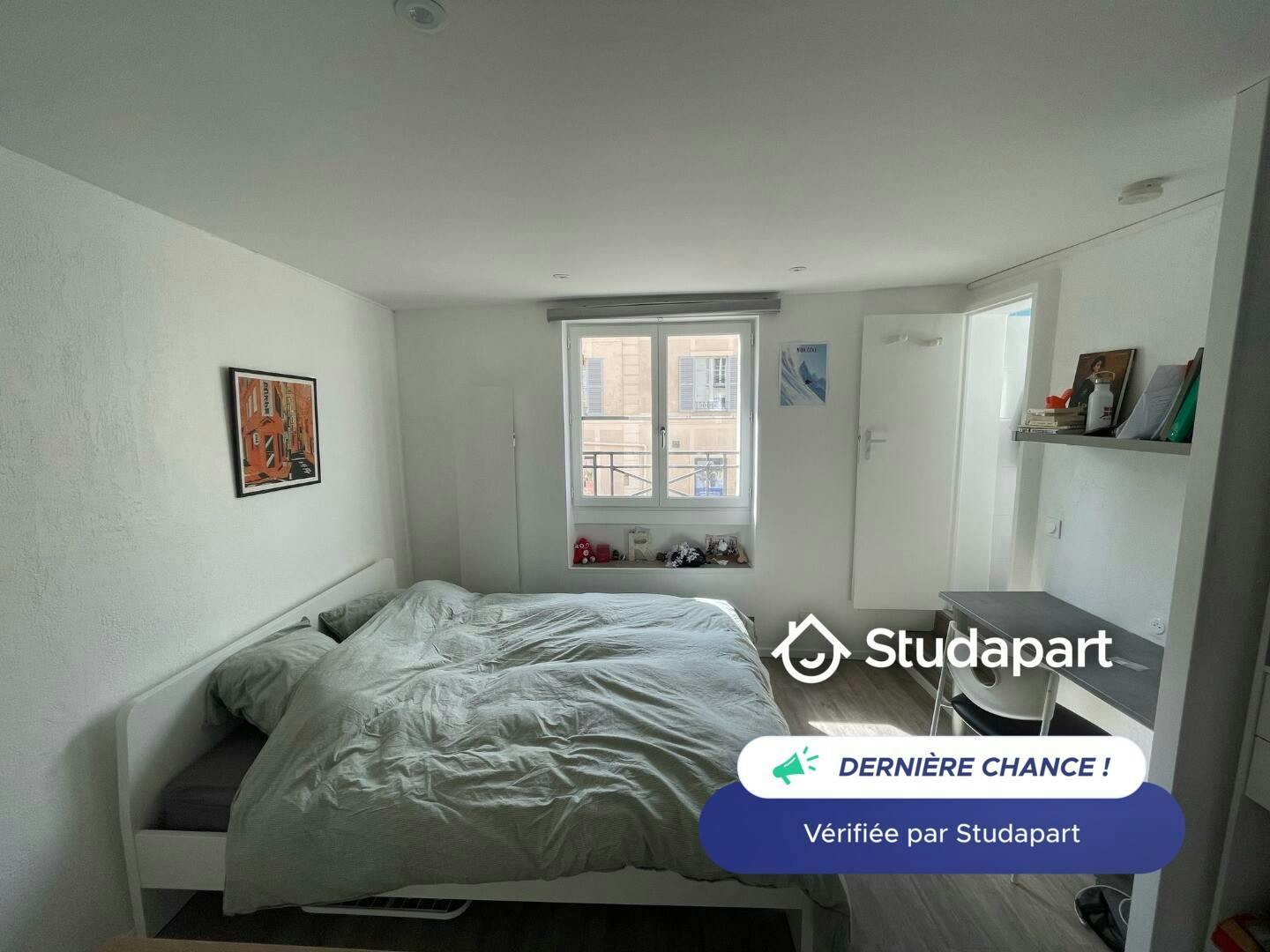 Apartment for rent for €850 per month in Versailles, Rue de Noailles
