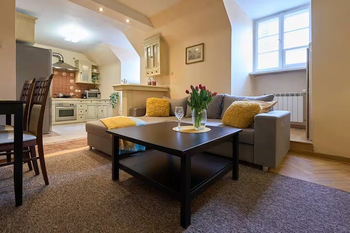 Świętojańska, Warsaw preview