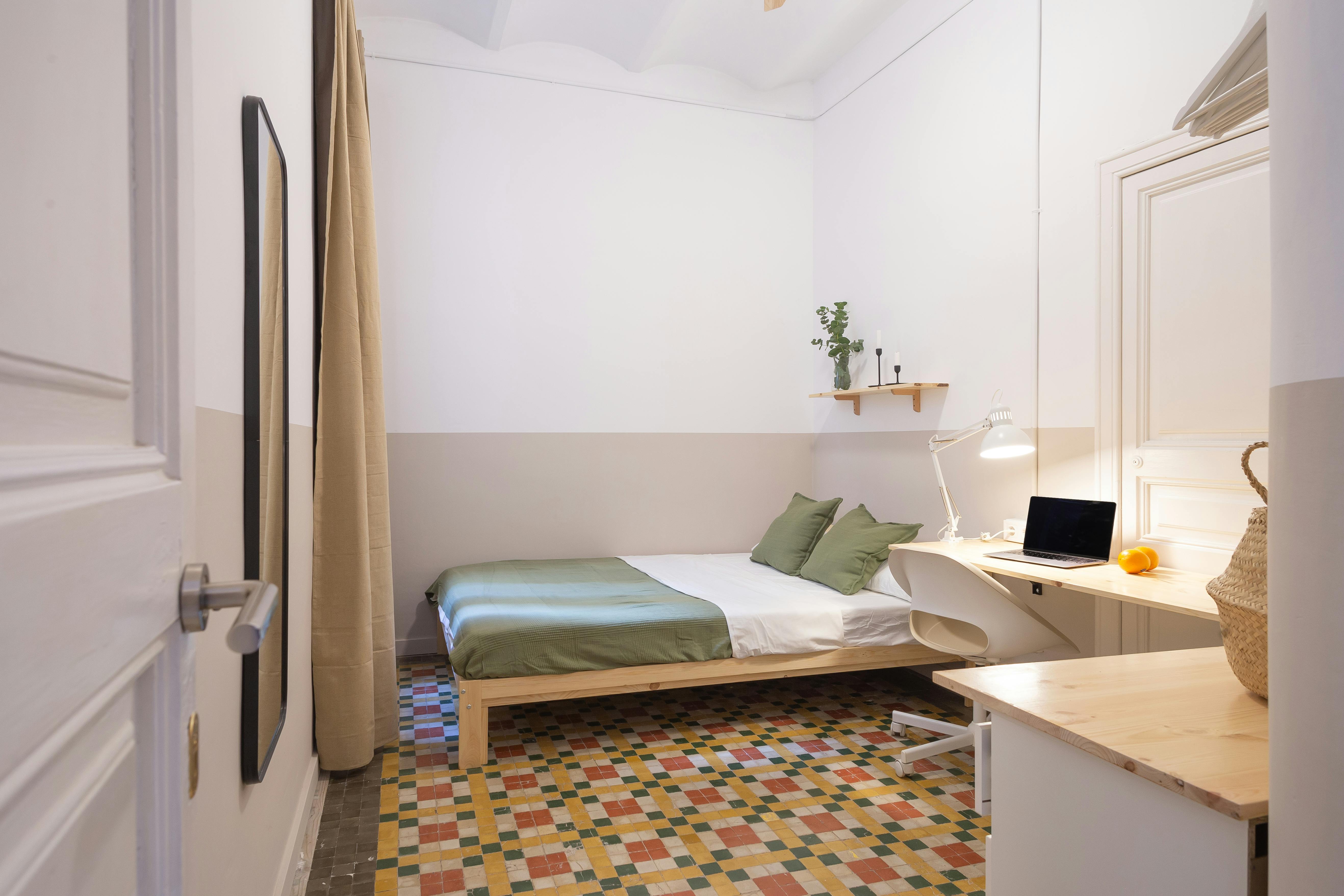 Private room for rent for €940 per month in Barcelona, Carrer de Pons i Gallarza