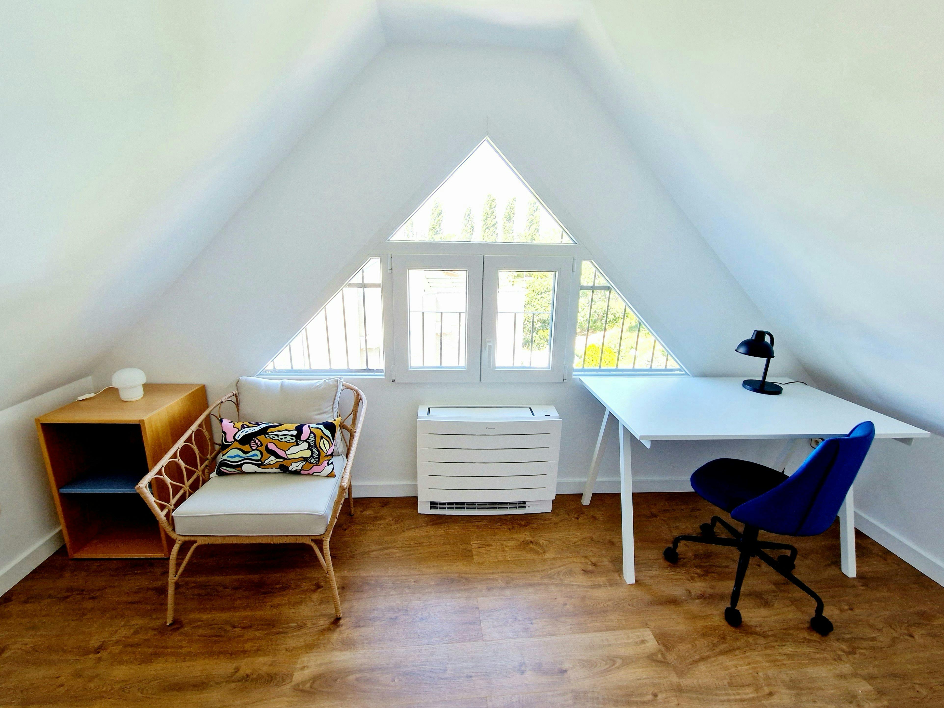 Private room for rent for €750 per month in Madrid, Avenida de la Victoria