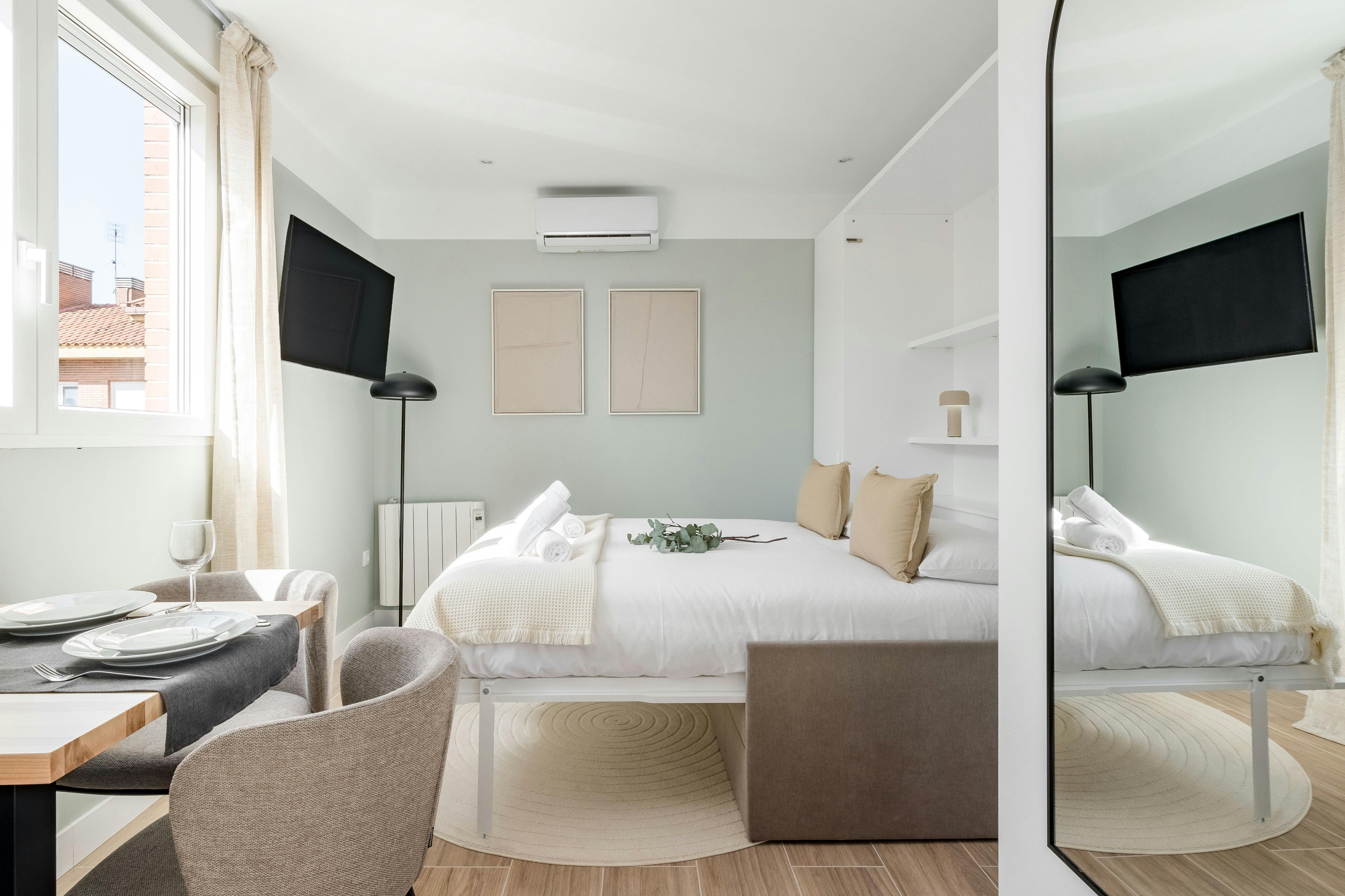 Studio for rent for €4,000 per month in Madrid, Calle de Asura