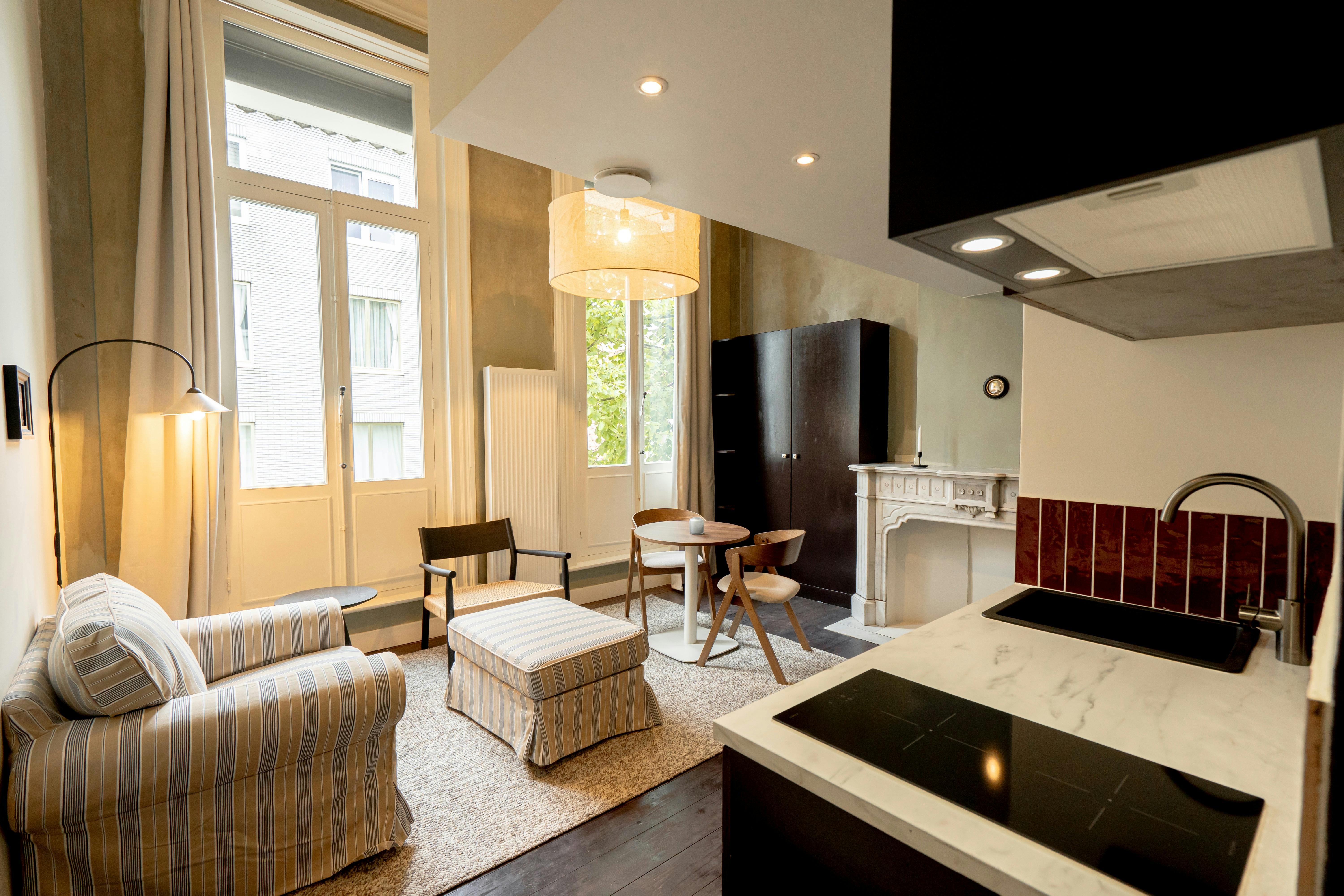 Studio à louer pour 1 195 €/mois à Antwerpen, Oudesteenweg