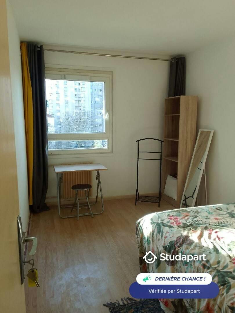 Private room for rent on Rue de la Chapelle, Paris - Vue 5