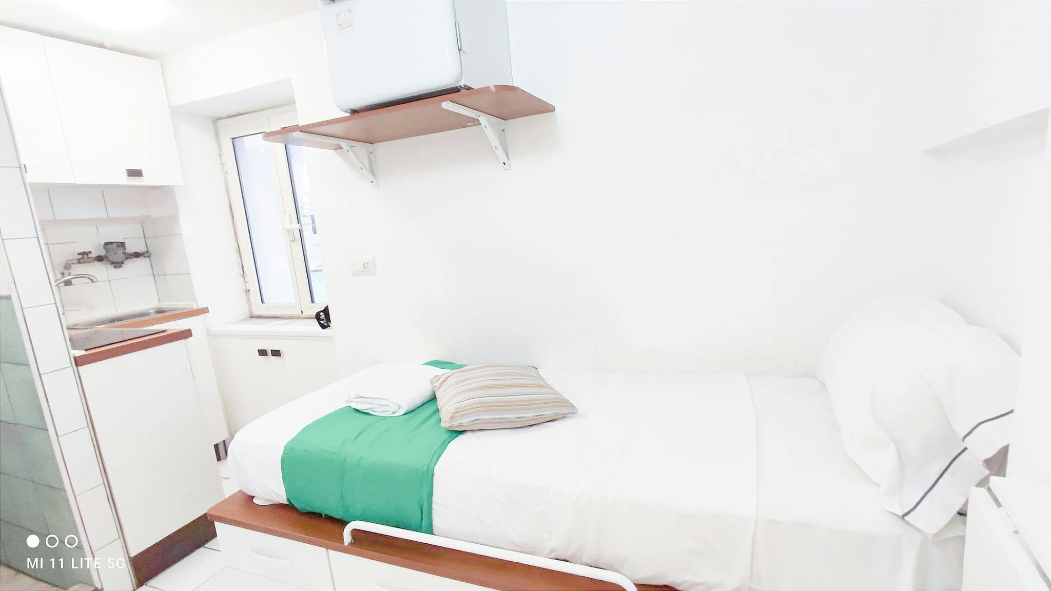 Студия сдается в аренду за 435 € в месяц в Naples, Via Salvator Rosa