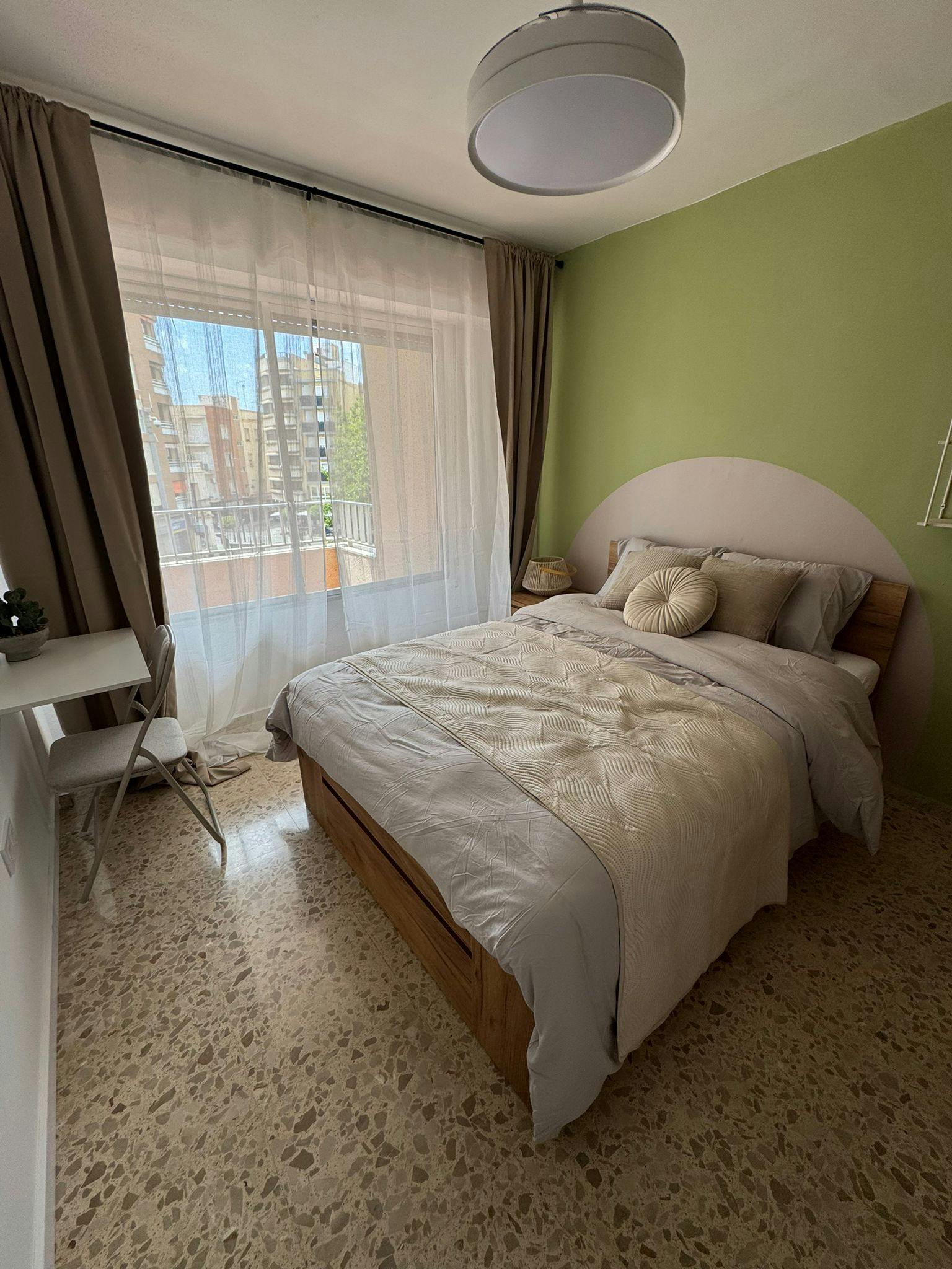 Single room Torrent, 1 bed, 10m² — photo 1