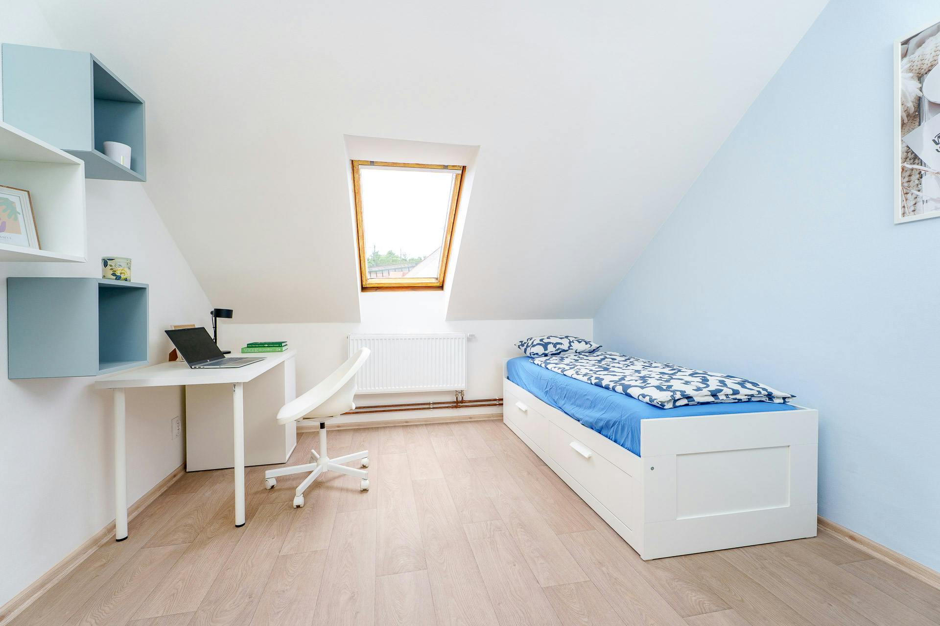 私人房间 正在以 CZK 12,900 的月租出租，其位于 Hlavní město Praha, Kolčavka