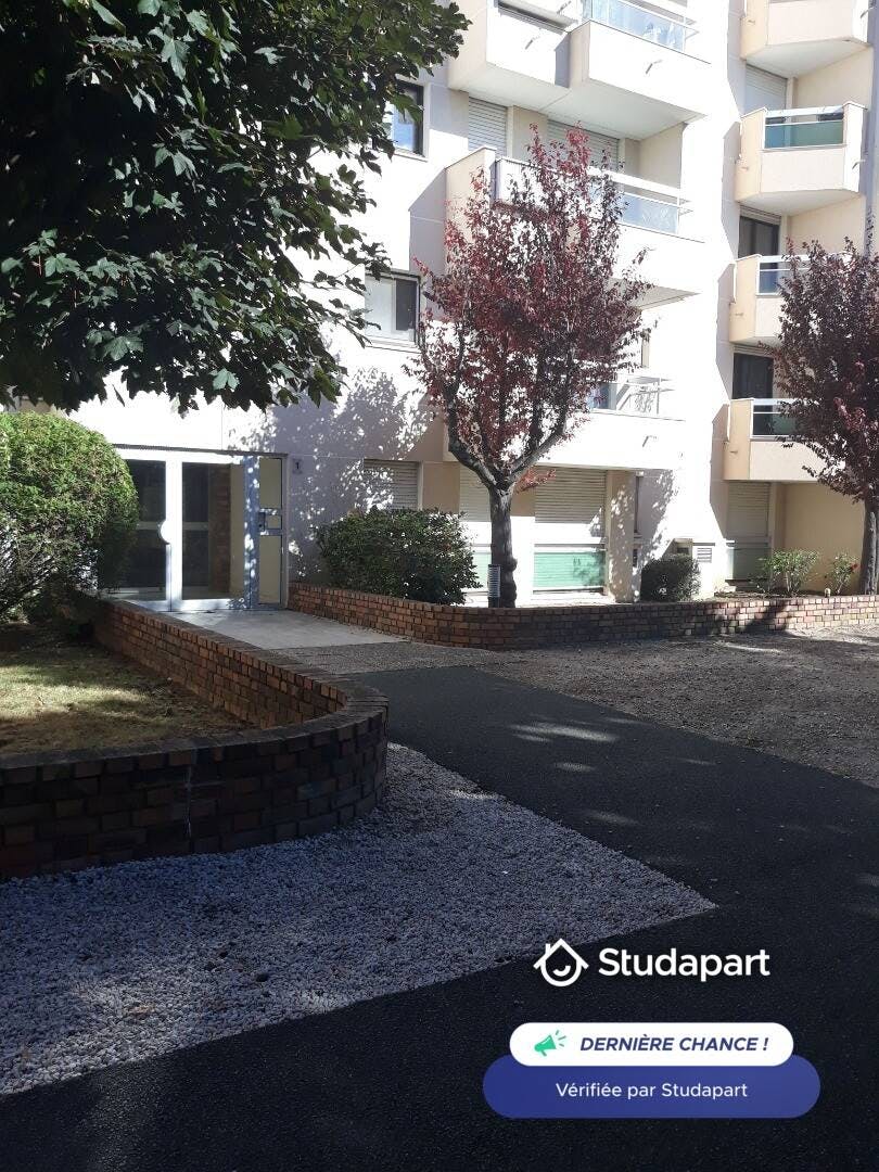 Private room for rent for €375 per month in L'Haÿ-les-Roses, Mail des Coquelicots