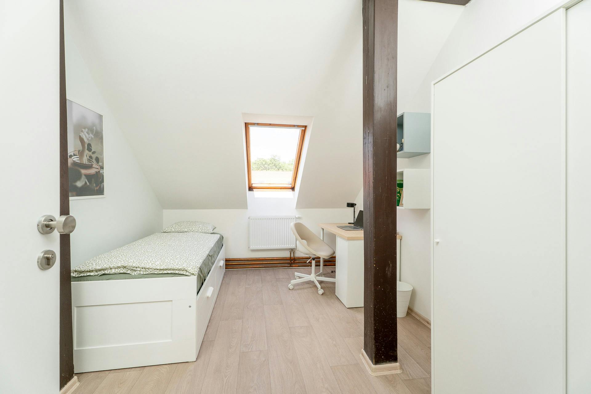 Single room Hlavní Město Praha, 1 bed, 12m² — photo 1