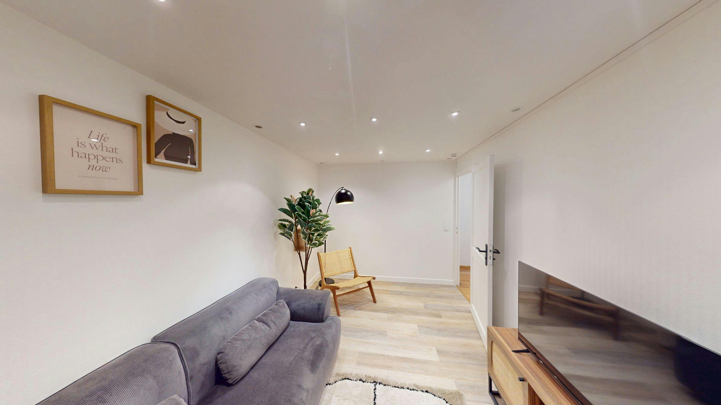 Private room for rent on Rue de l'Abbé Groult, Paris - Plus