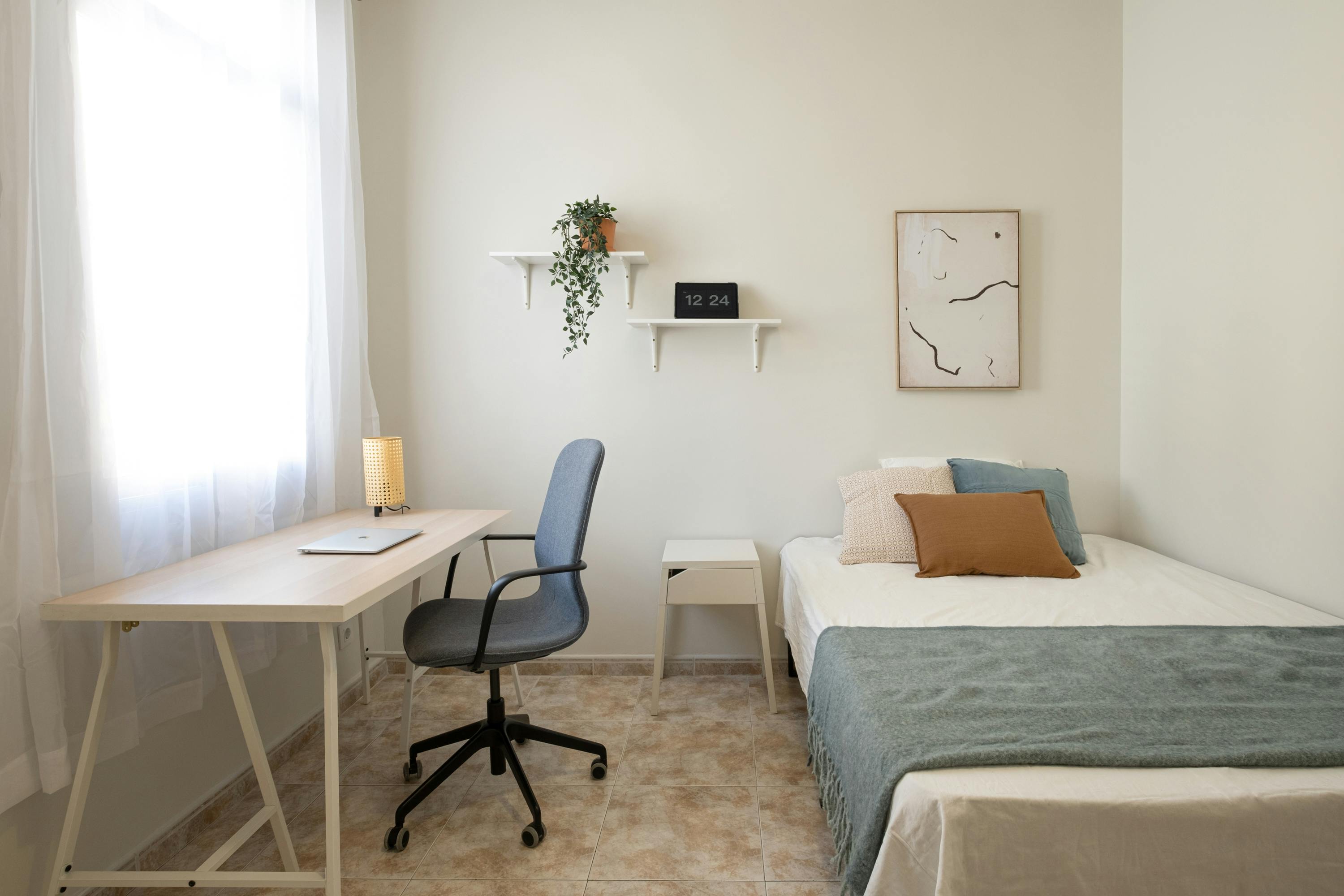 Private room for rent for €445 per month in Zaragoza, Avenida de Valencia