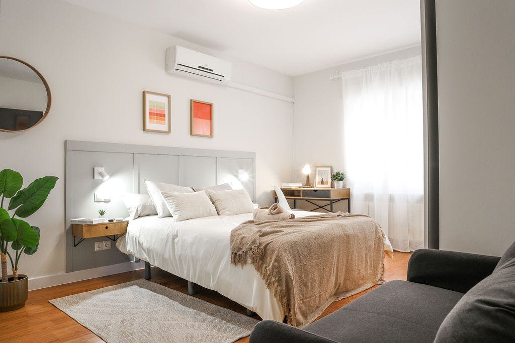 Private room for rent for €790 per month in Madrid, Calle Volver a Empezar