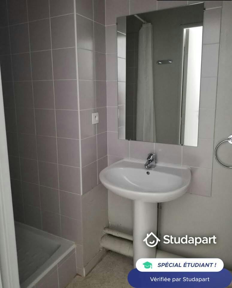 Private room for rent on Rue Bernard du Bois, Marseille - Vue 5