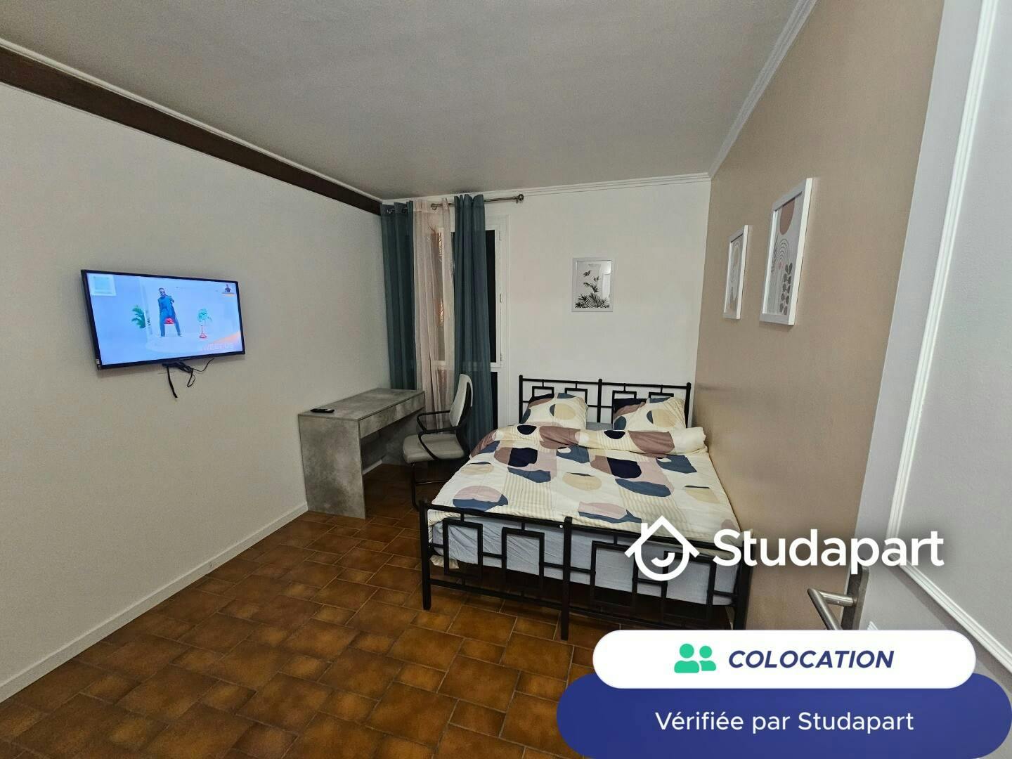 Private room for rent for €510 per month in Les Mureaux, Rue Jean Fourcade