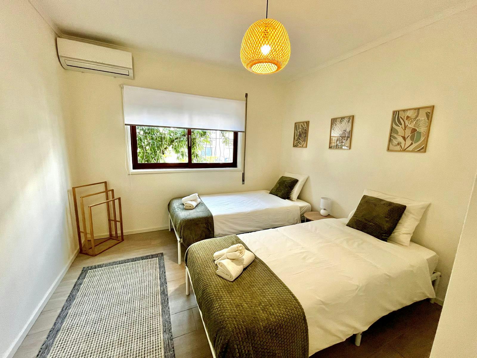 Mehrbettzimmer zu mieten für 390 € pro Monat in Custoias, Rua Fonte Velha