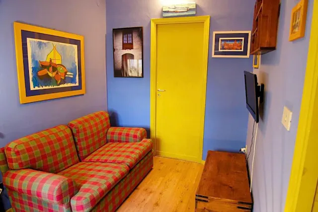 1-Bedroom Apartment in Via Emerico Amari, Palermo room image 2