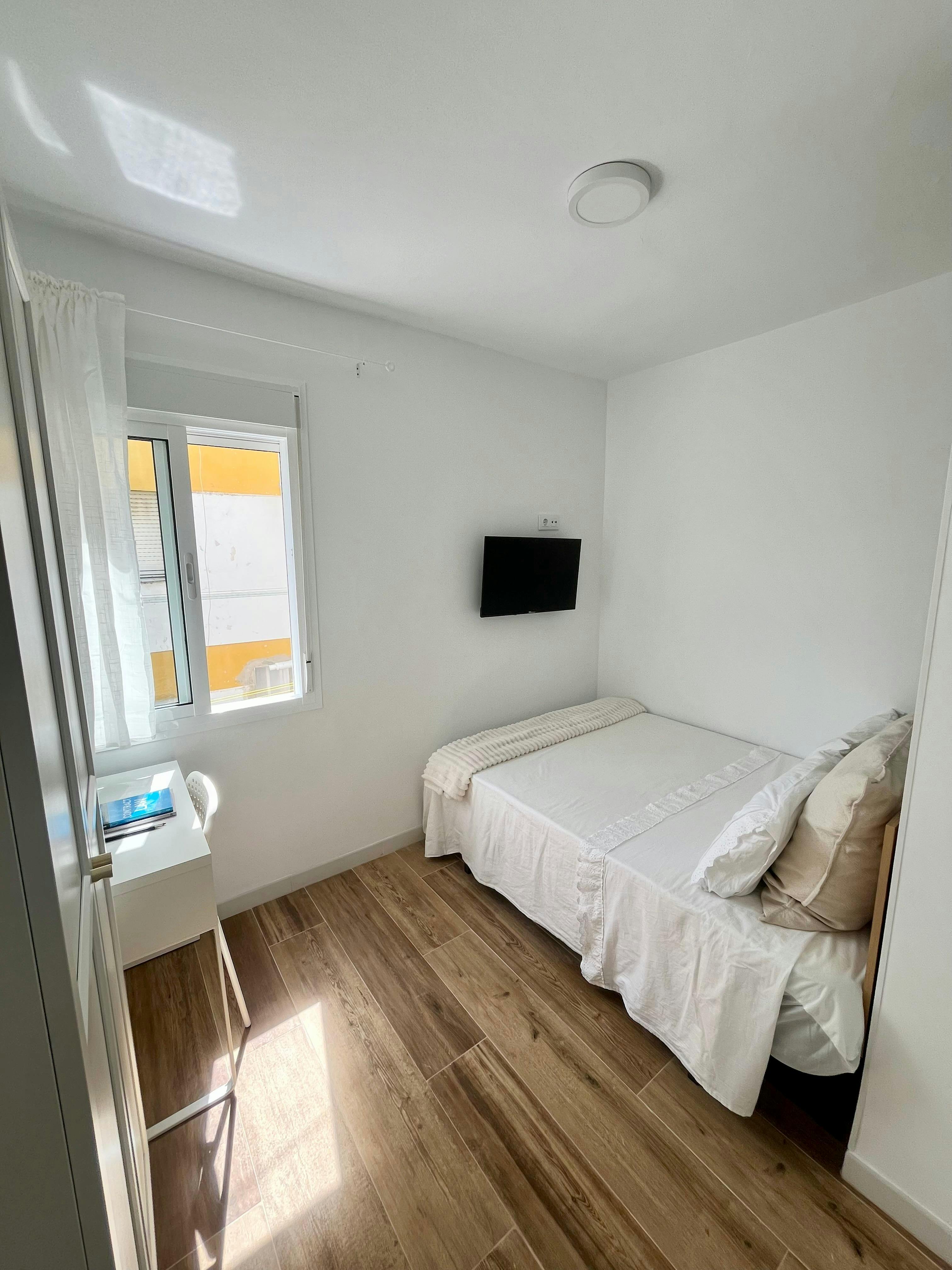 Privat rum att hyra för 330 € i månaden i Sevilla, Barriada Villegas