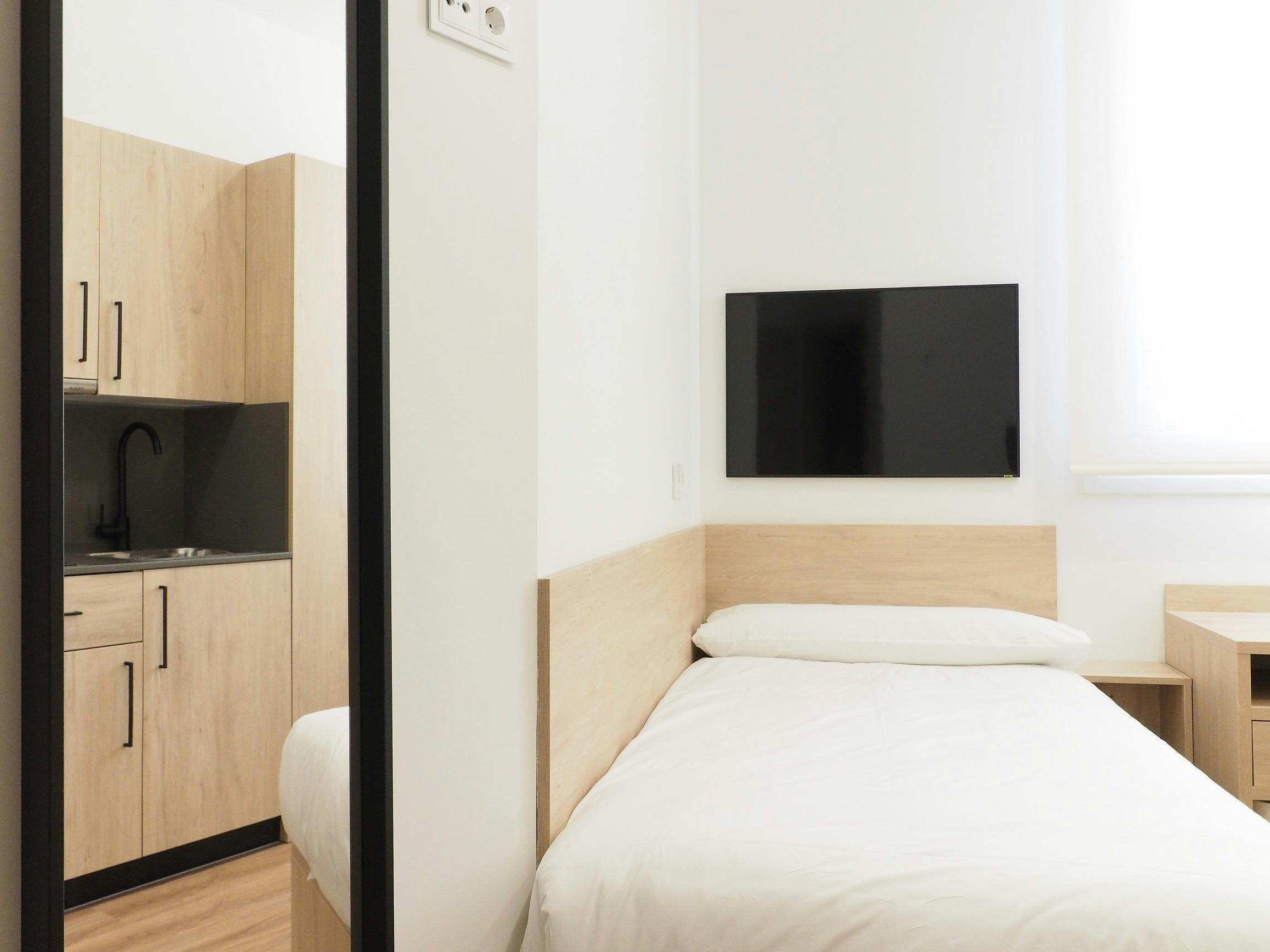 Studio for rent for €1,100 per month in Bilbao, Plaza Garellano