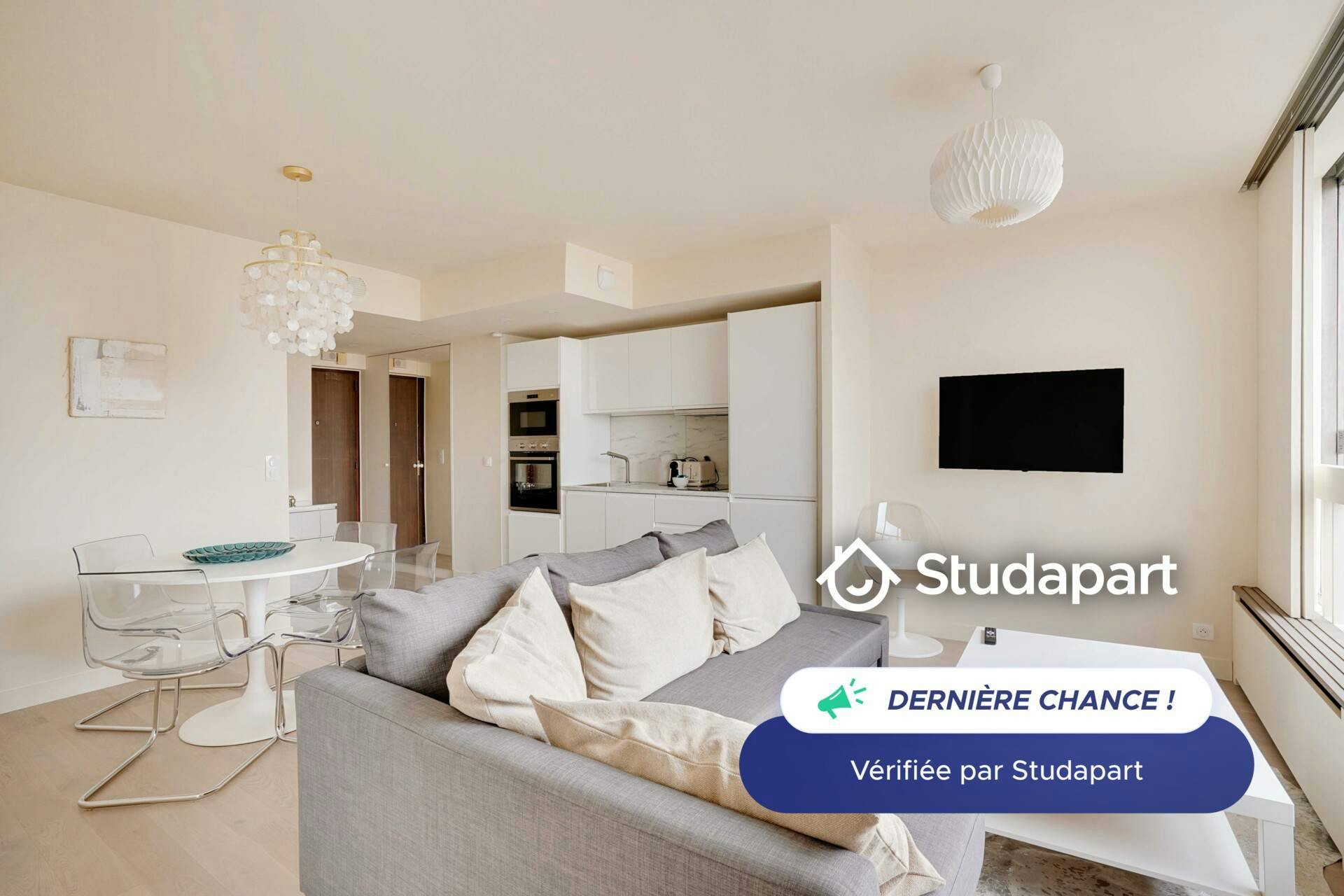 Apartment for rent for €3,315 per month in Paris, Rue Emeriau