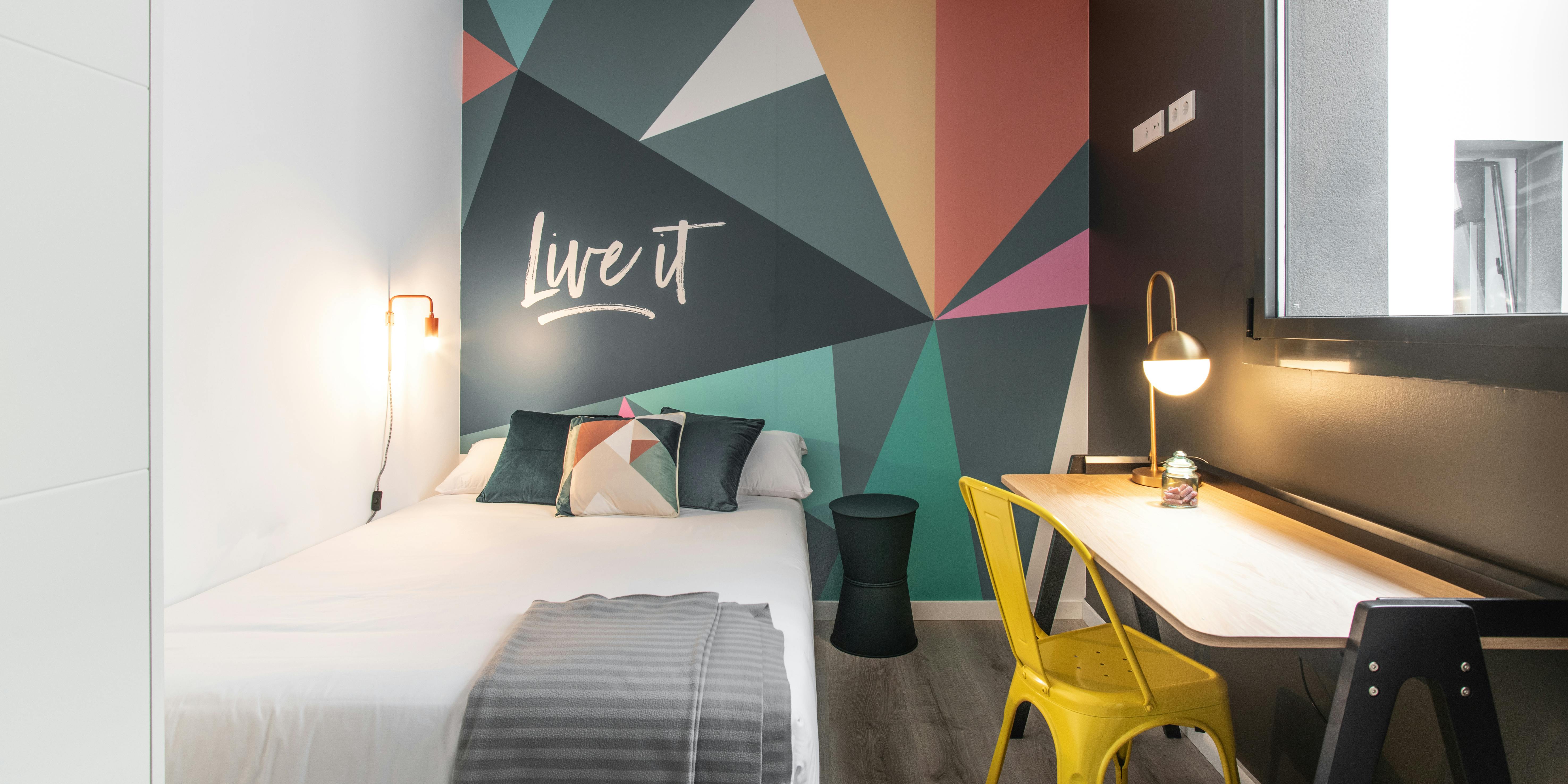 Private room for rent for €1 per month in Barcelona, Carrer de la Unió