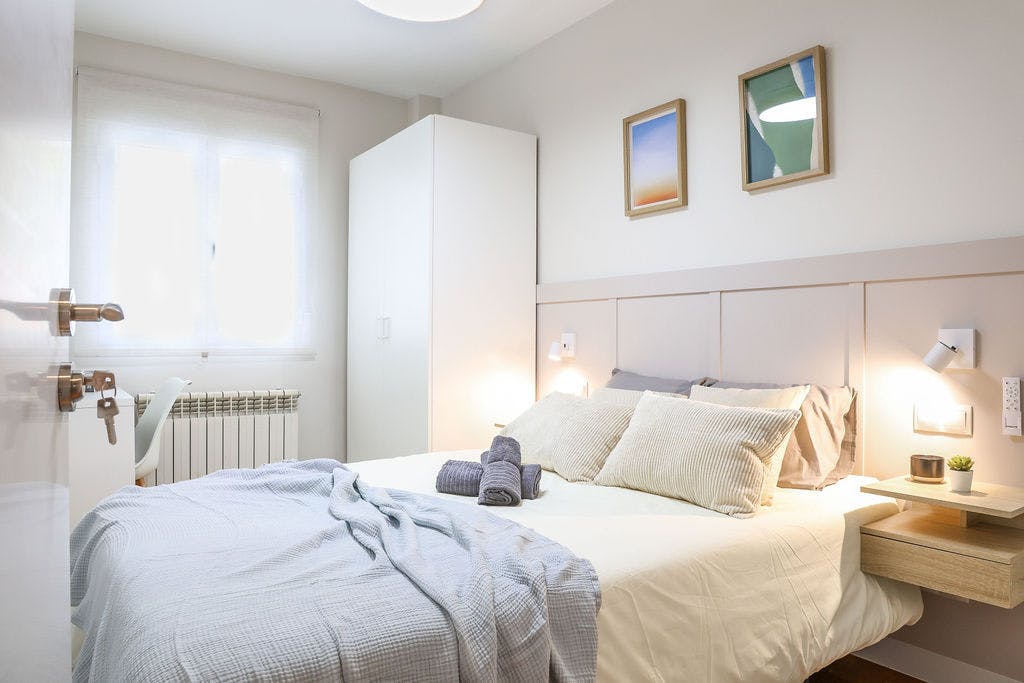 Private room for rent for €670 per month in Madrid, Calle Volver a Empezar