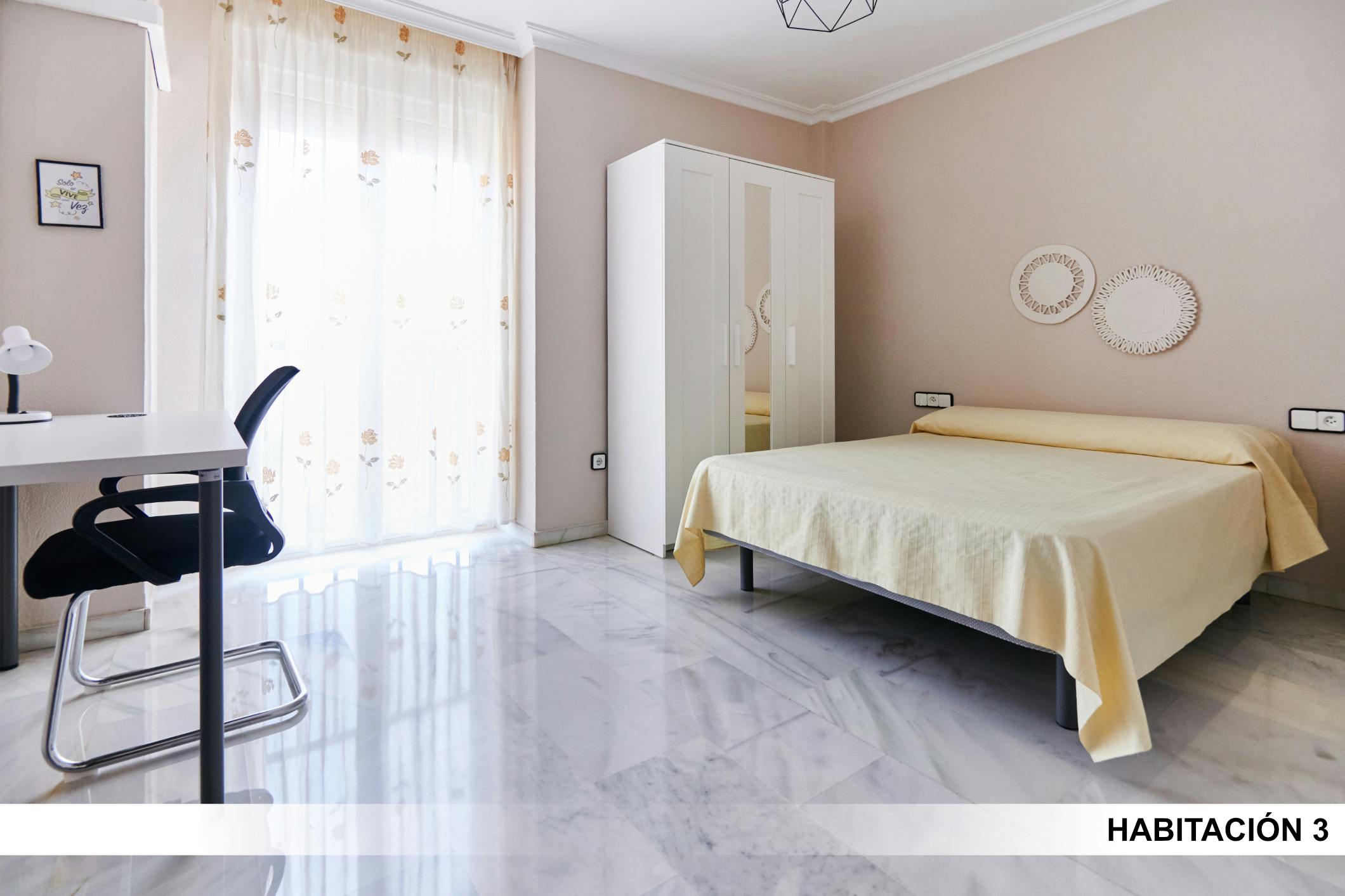 Private room for rent for €490 per month in Sevilla, Calle Orfebre Domínguez Vázquez