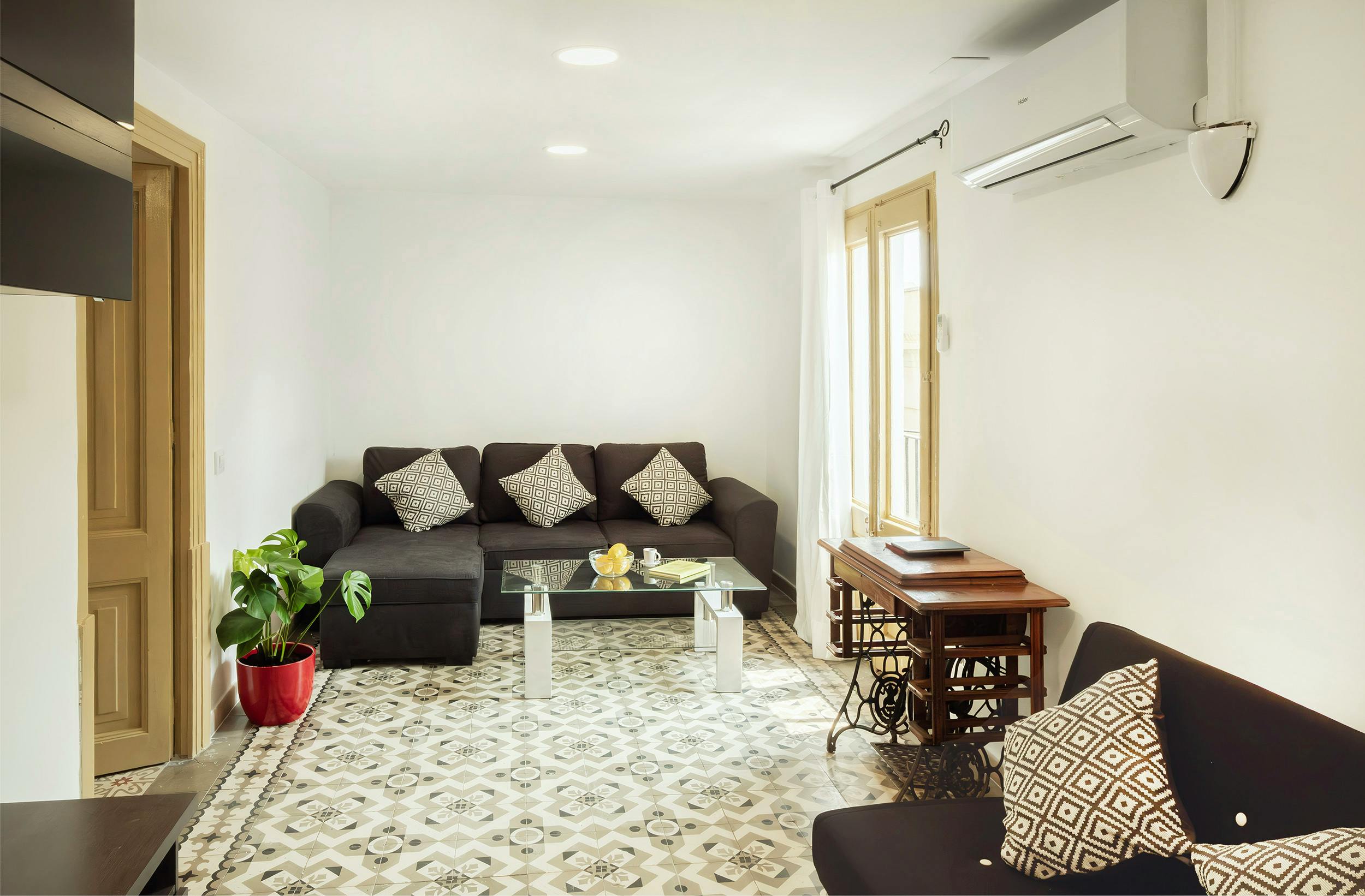 Apartment for rent for €3,550 per month in Barcelona, Carrer de la Petxina