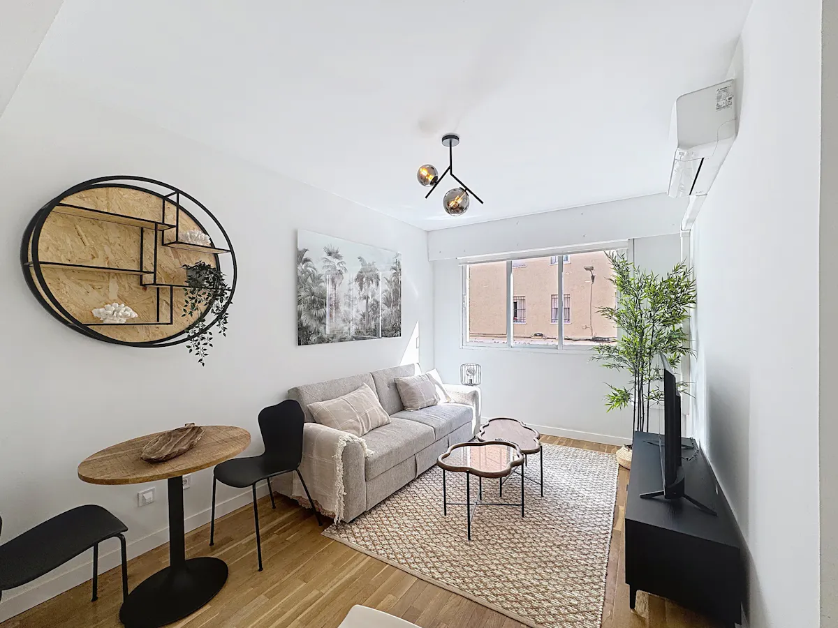1-Bedroom Apartment in Calle de Hernani, Madrid (1632270) ROOM