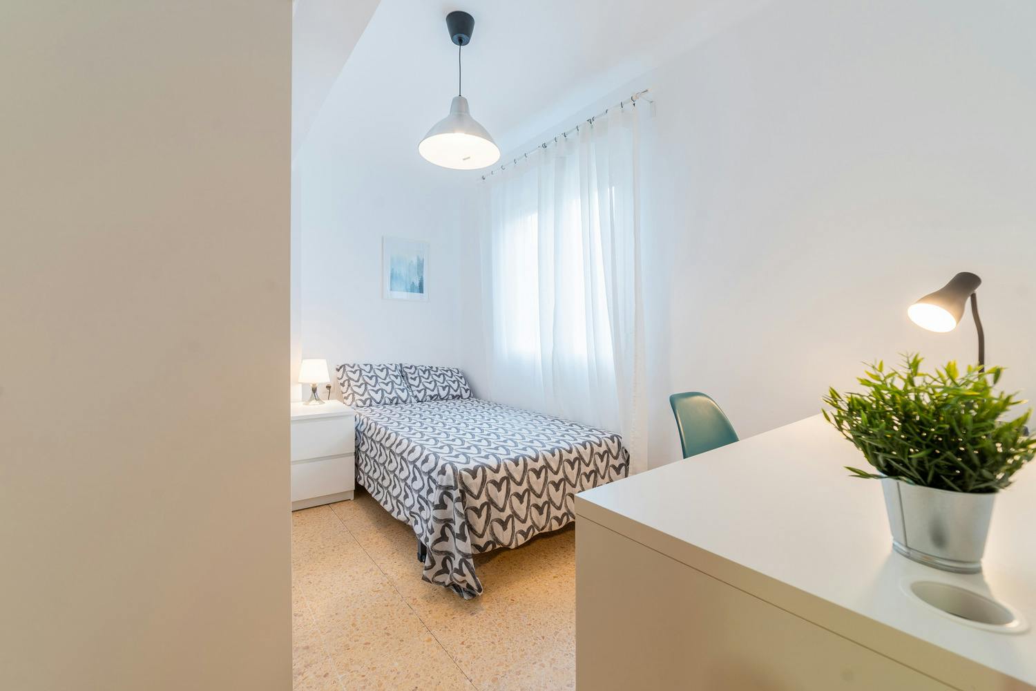 Private room for rent for €370 per month in Valencia, Plaça del Cedre
