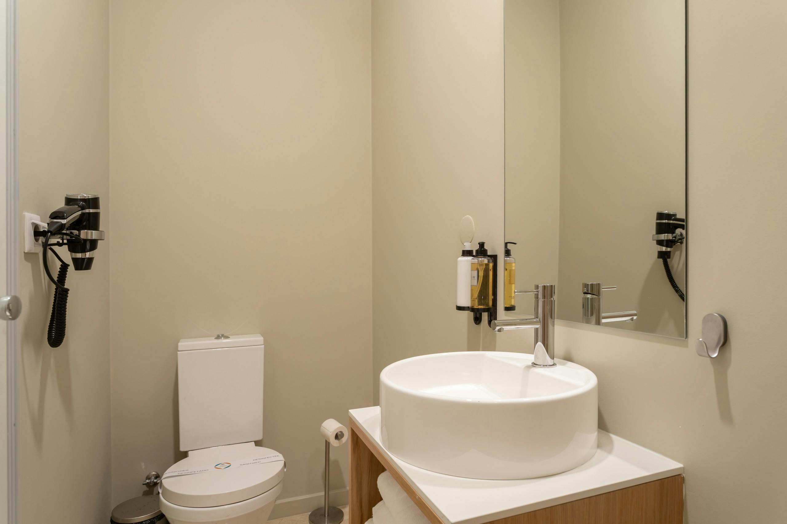1-Bedroom Building in Travessa Convento das Bernardas, Lisbon (1632557) room image 10