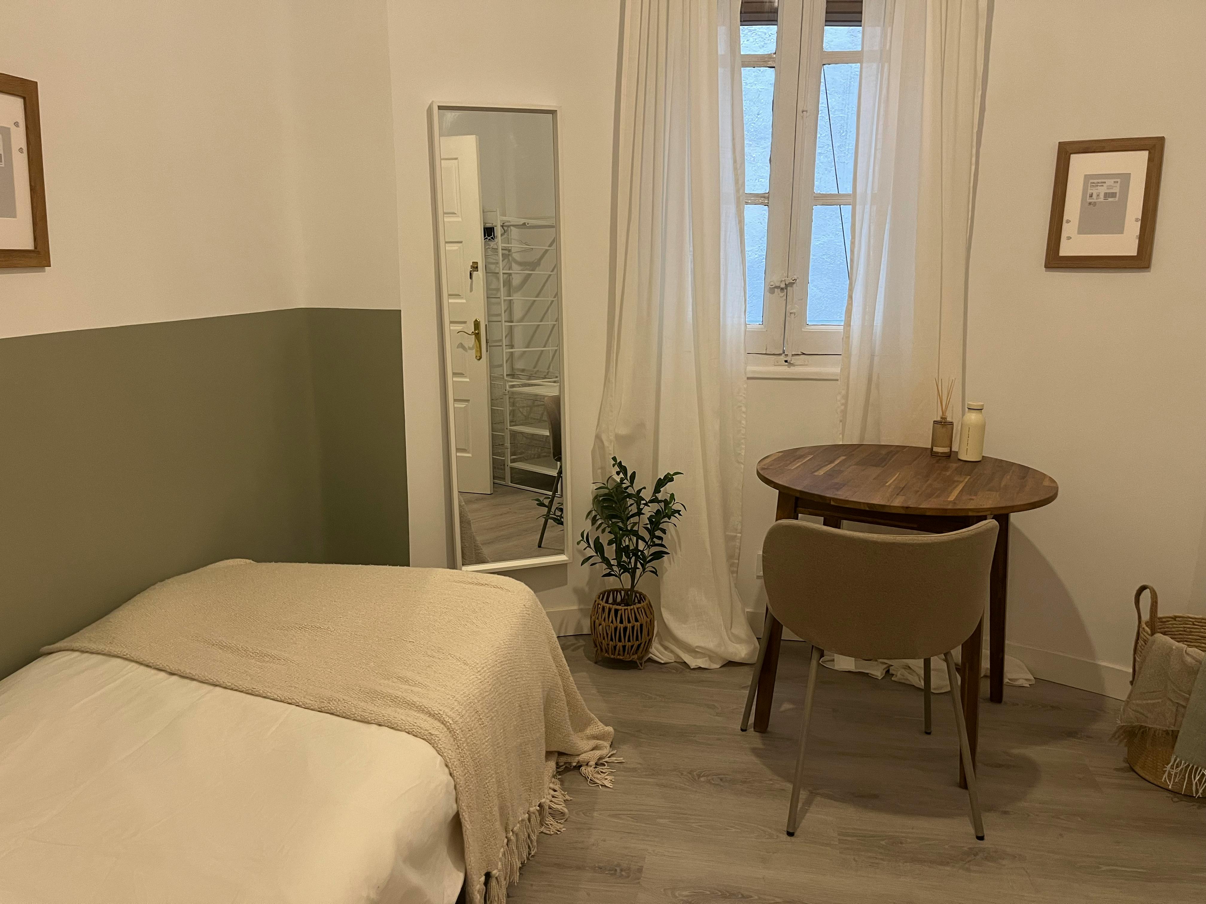 Single room Madrid, 1 bed, 6m² — photo 9