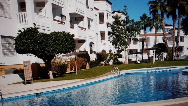 Apartment for rent for €1,500 per month in Villamartin, Calle Tomás Bretón