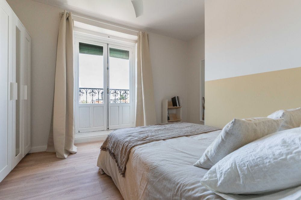 Private room for rent for €640 per month in Madrid, Calle de Bailén