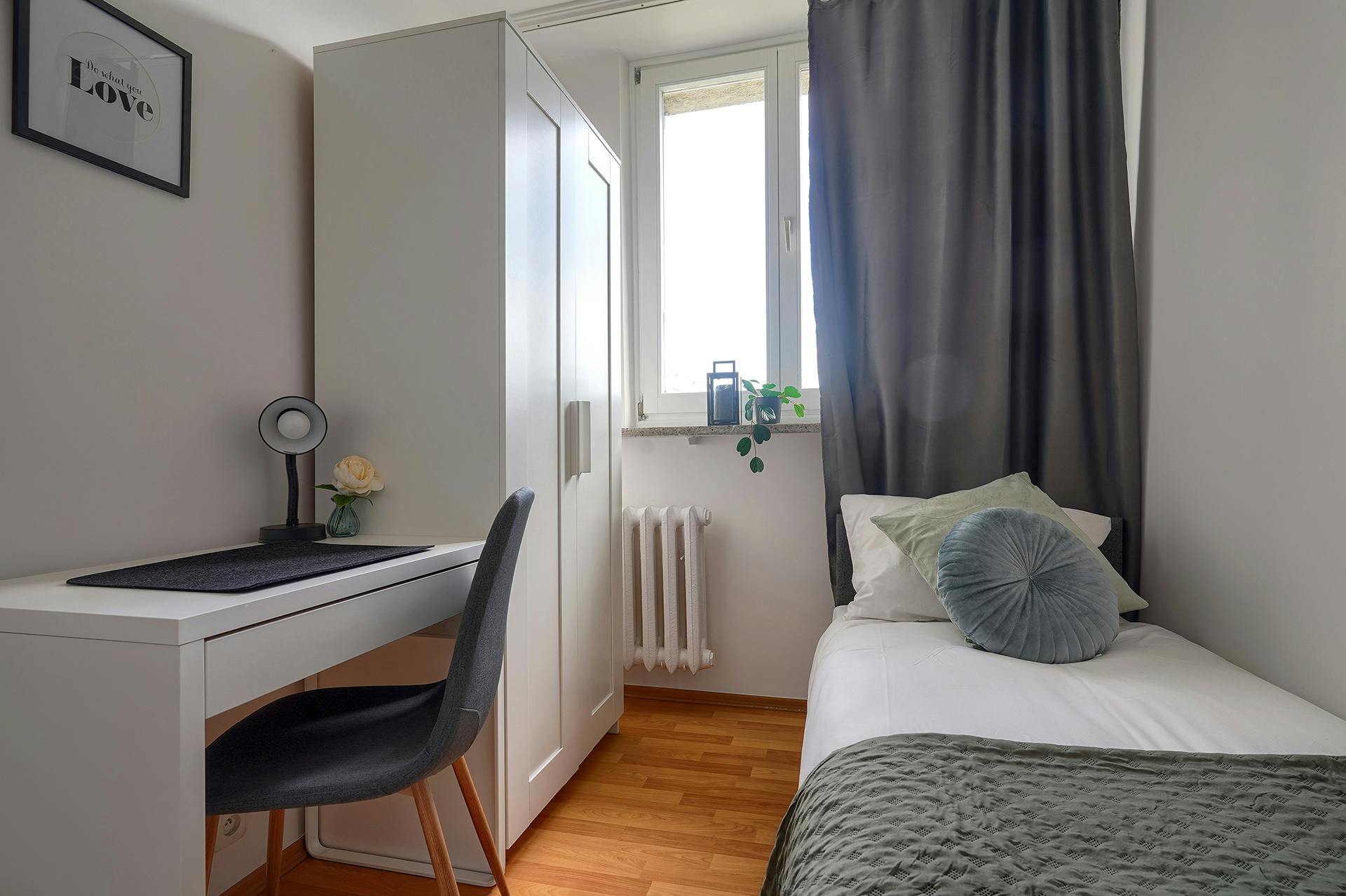 Private room for rent for PLN 2,400 per month in Warsaw, Waliców