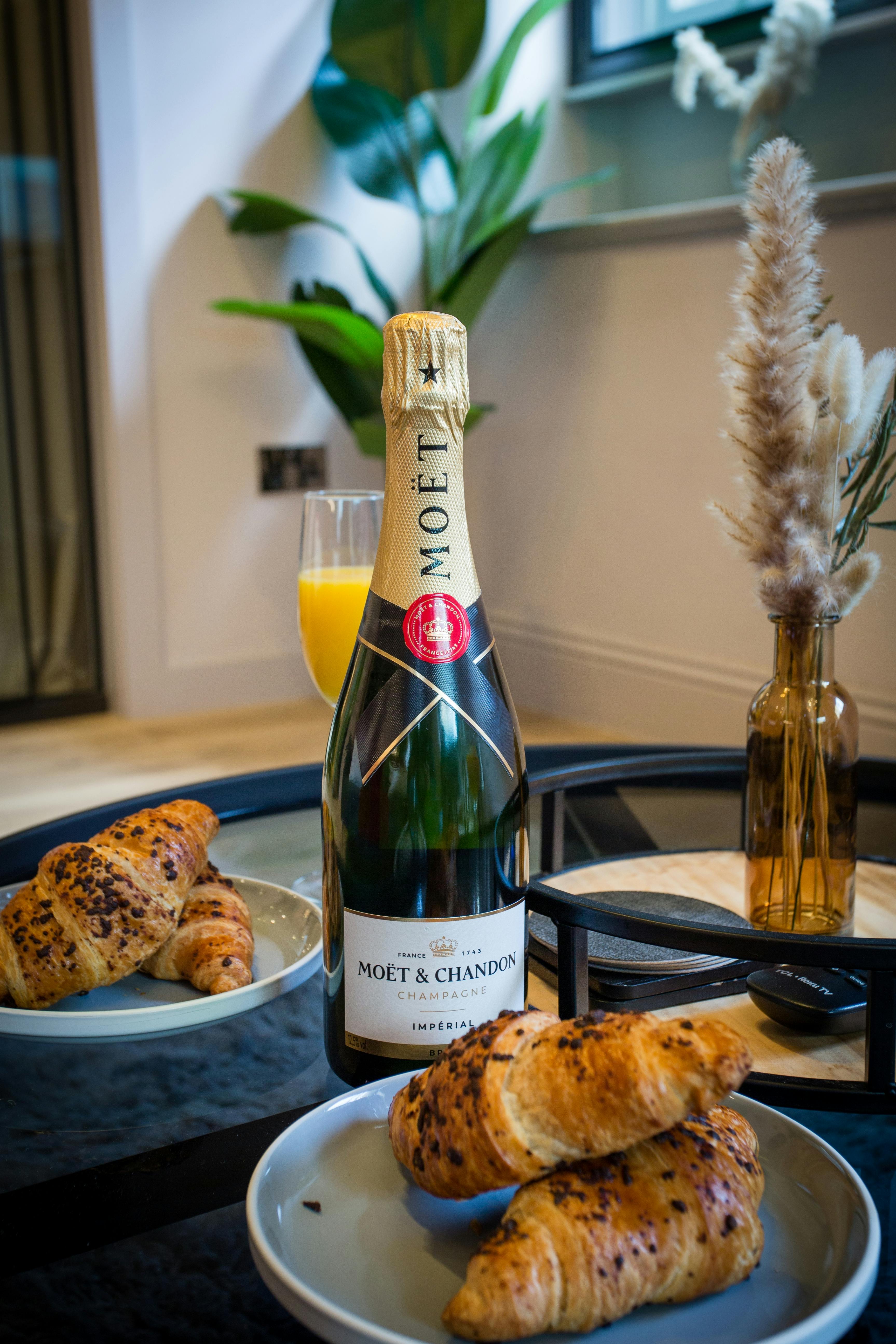 Apartment for rent for £6,600 per month in Manchester, Charlotte Street