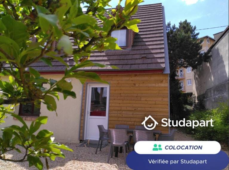 Private room for rent for €473 per month in Évreux, Rue du Faubourg Saint-Léger