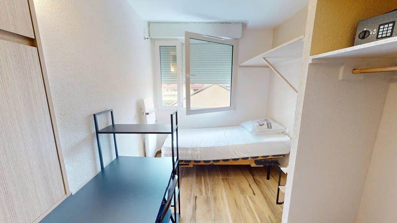 Private room in Rue du Martinet, Gaillard (1633149) room image 2