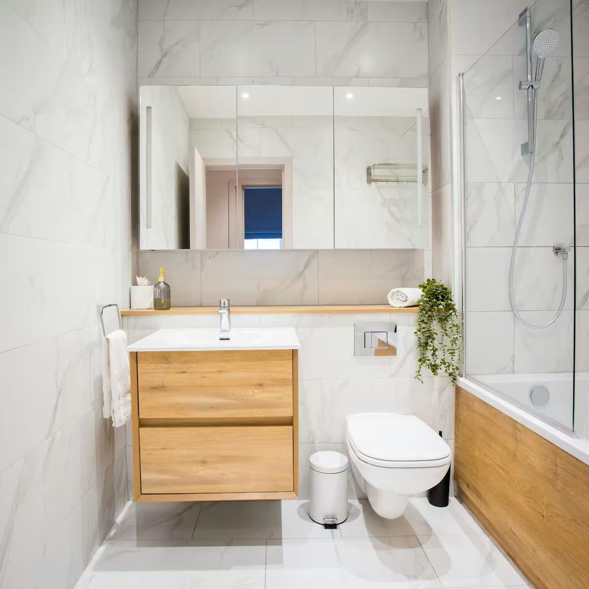 Apartment for rent for £6,600 per month in Manchester, Charlotte Street