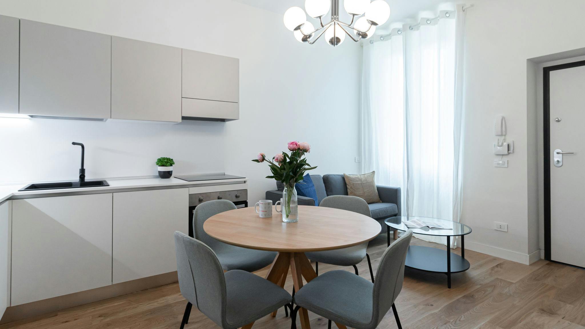 Apartment for rent for €1 per month in Milan, Via Enrico Cialdini