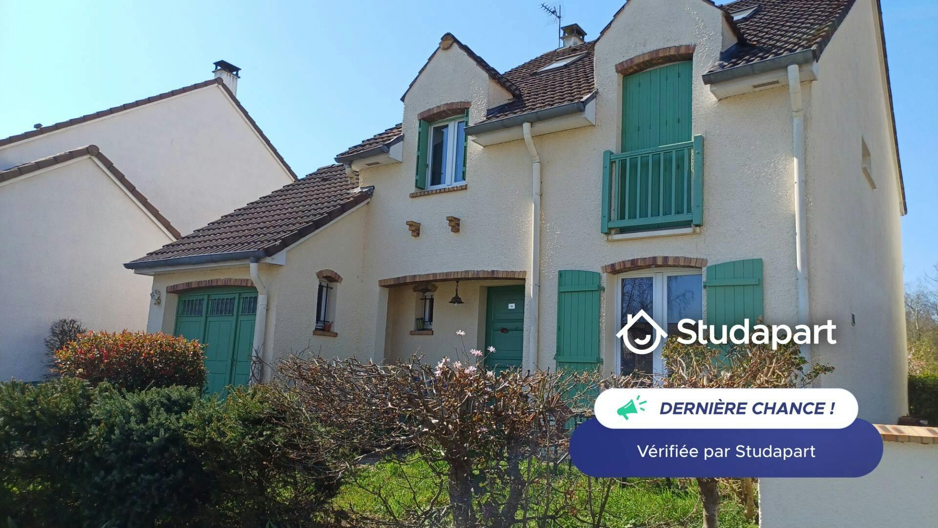 Private room for rent for €590 per month in Saint-Germain-en-Laye, Rue de la Raffière