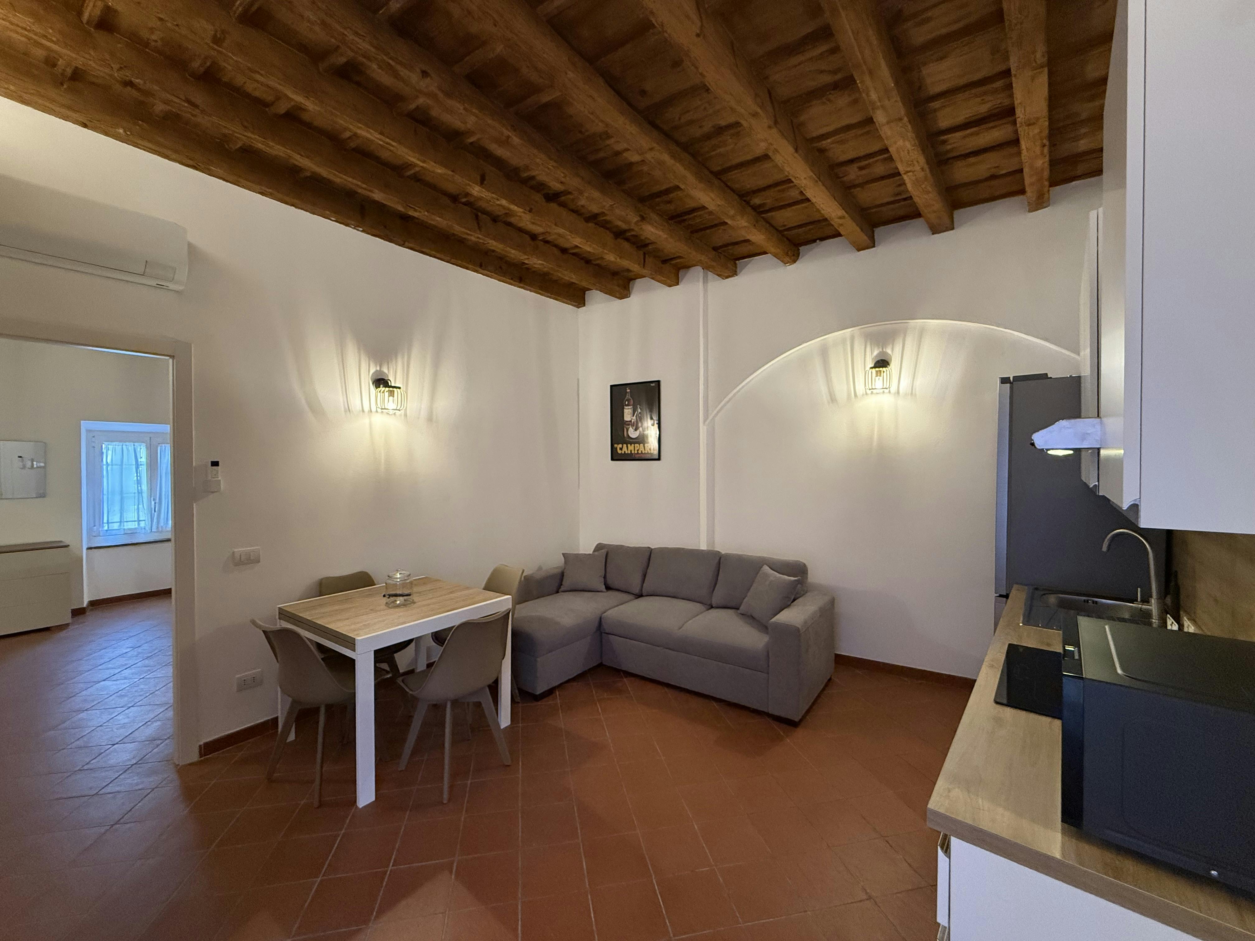 Appartamento in affitto a 2200 € al mese a Milan, Via Biella