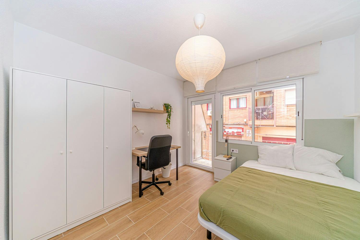 Private room for rent for €405 per month in Alicante, Carrer de Torres Quevedo