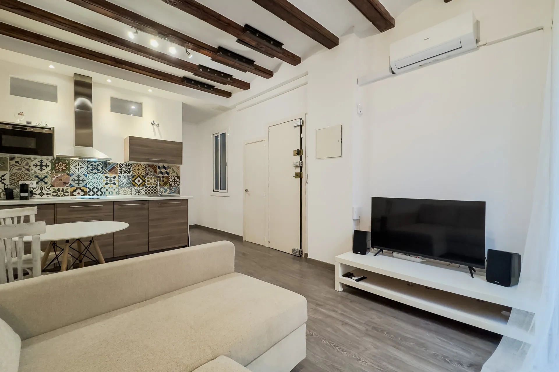 1-Bedroom Apartment in Carrer de la Cera, Barcelona (1633673) ROOM 1