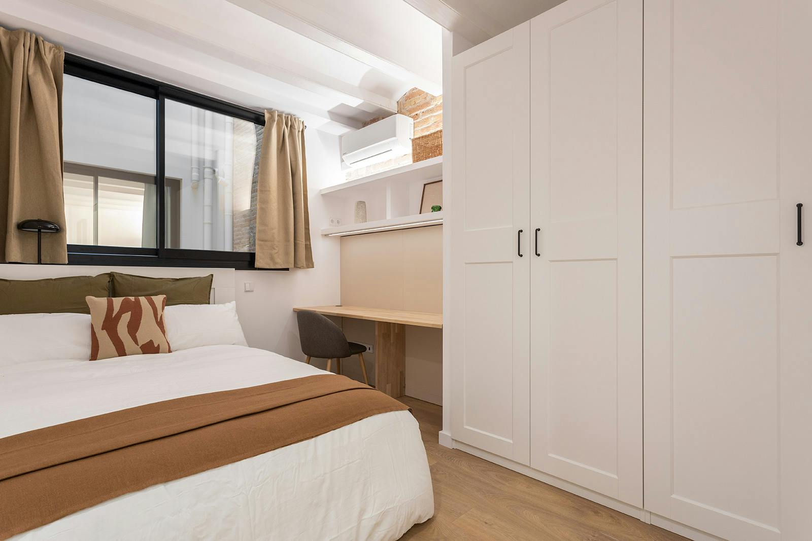 Carrer de l'Espanya Industrial, Barcelona preview