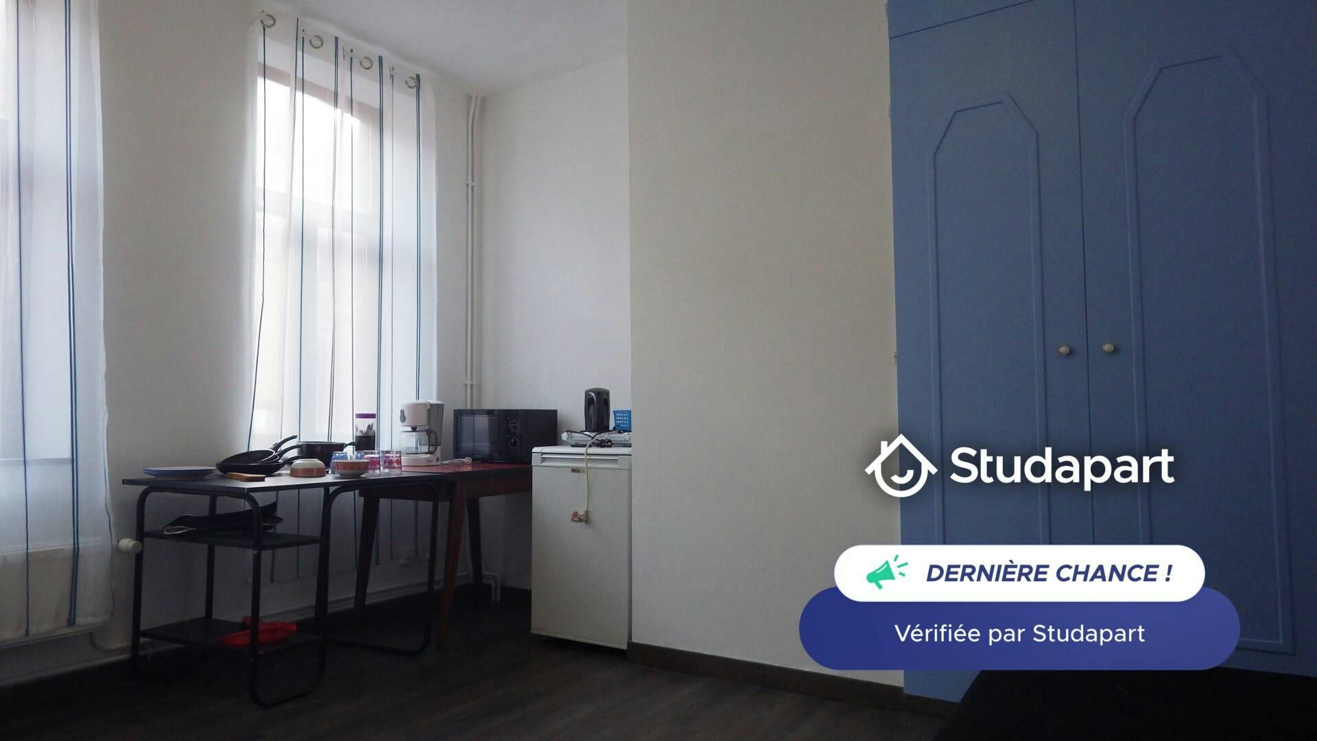 Apartment for rent for €449 per month in Lille, Rue Bourjembois