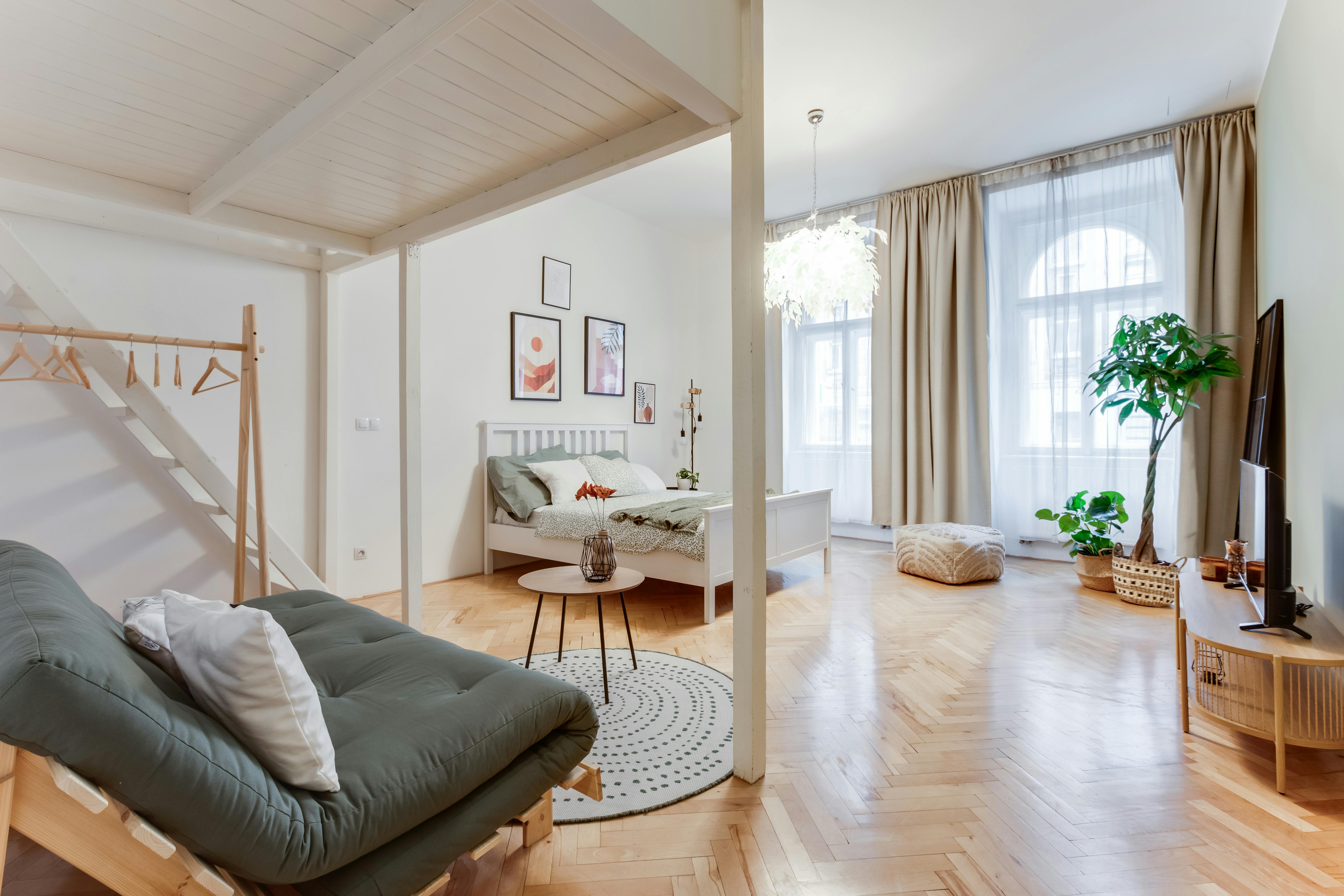 Studio for rent for CZK 37,000 per month in Hlavní město Praha, Legerova