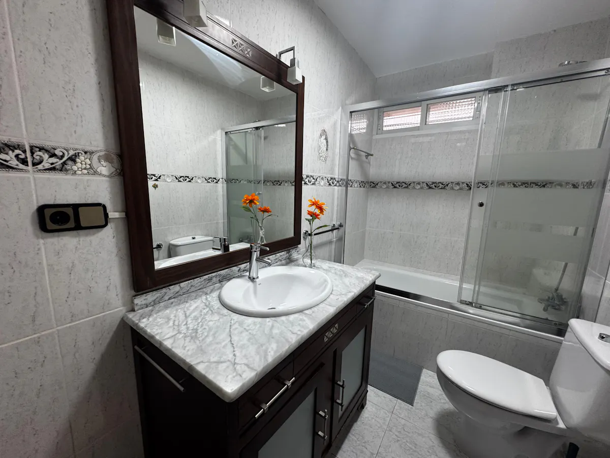 Private room in Calle Avellana, Madrid (1633994) COMMON_AREA