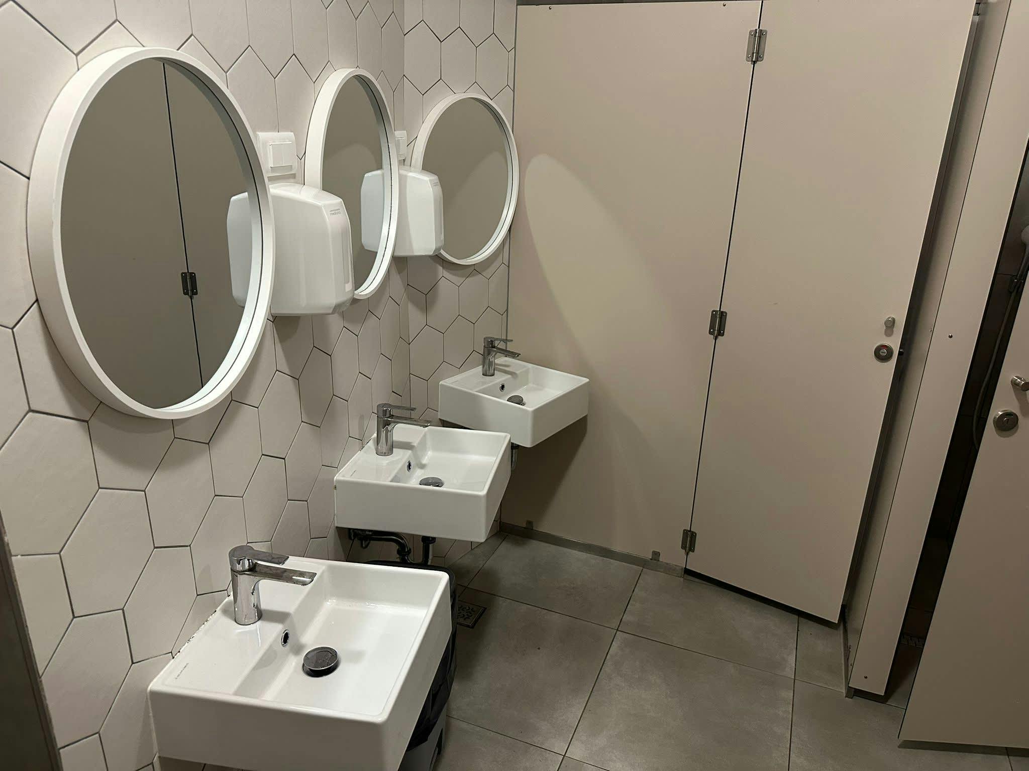 Double room Ljubljana, 1 bed, 12m² — photo 10